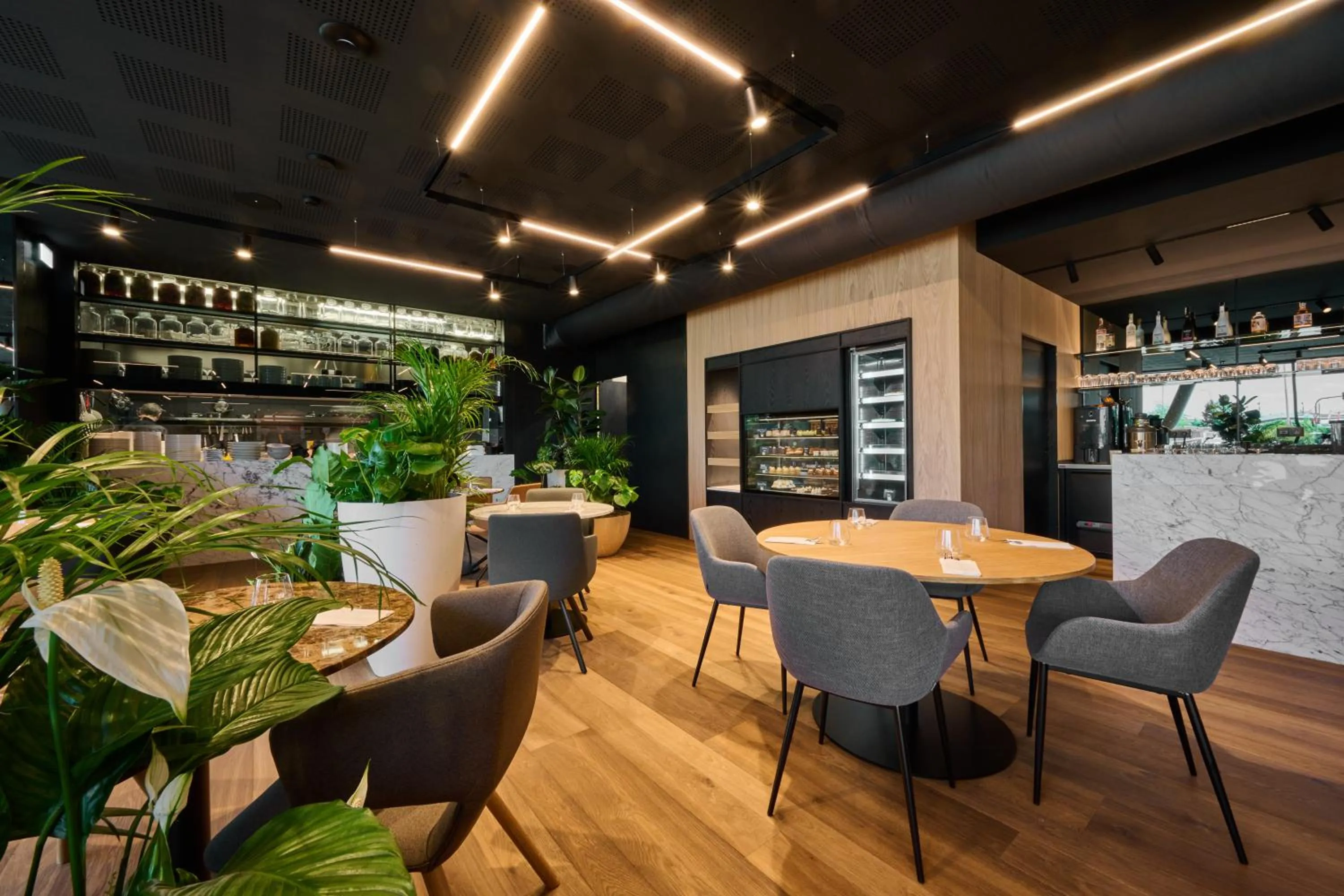 Restaurant/places to eat in ABA Apartments