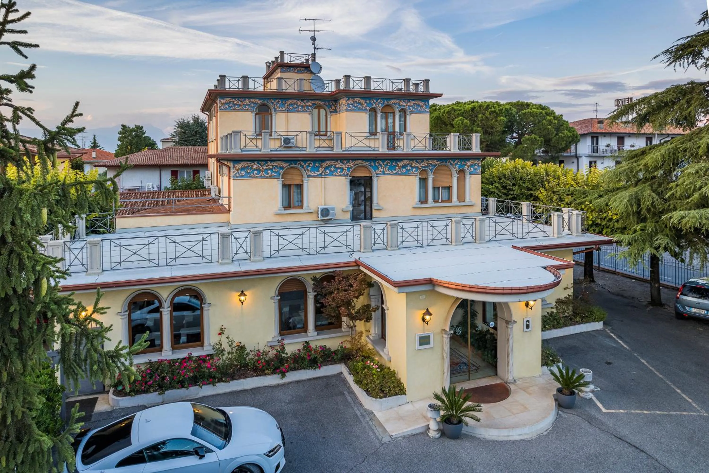 Property building in Hotel Gardenia Sirmione