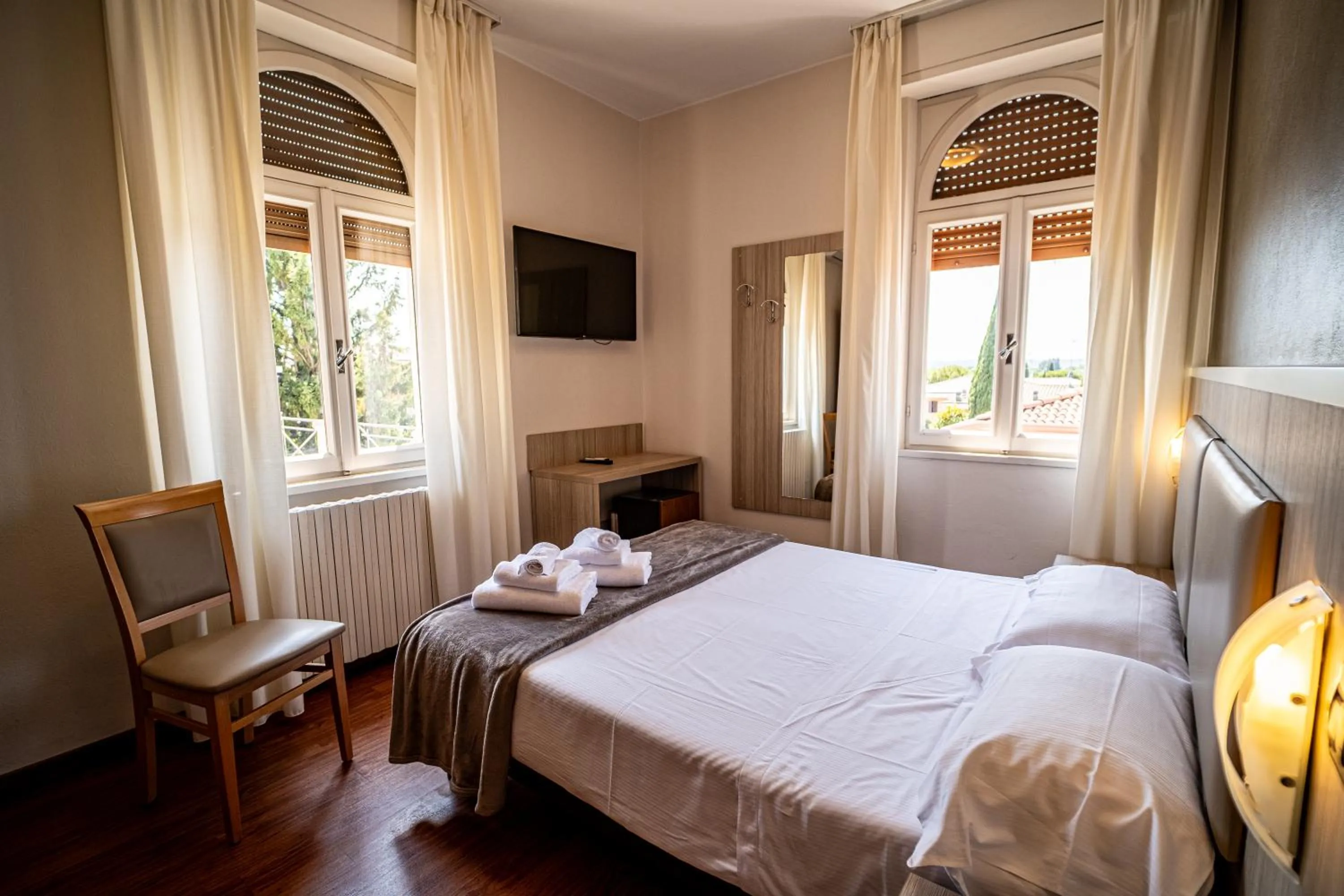 Bedroom, Bed in Hotel Gardenia Sirmione
