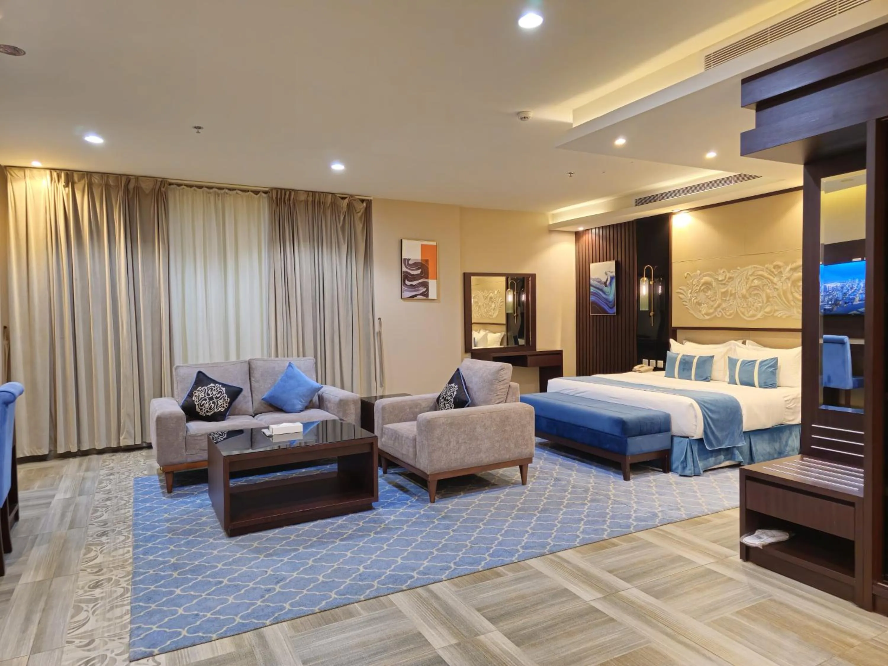 Photo of the whole room, Bed in Royal Boutique Hotel