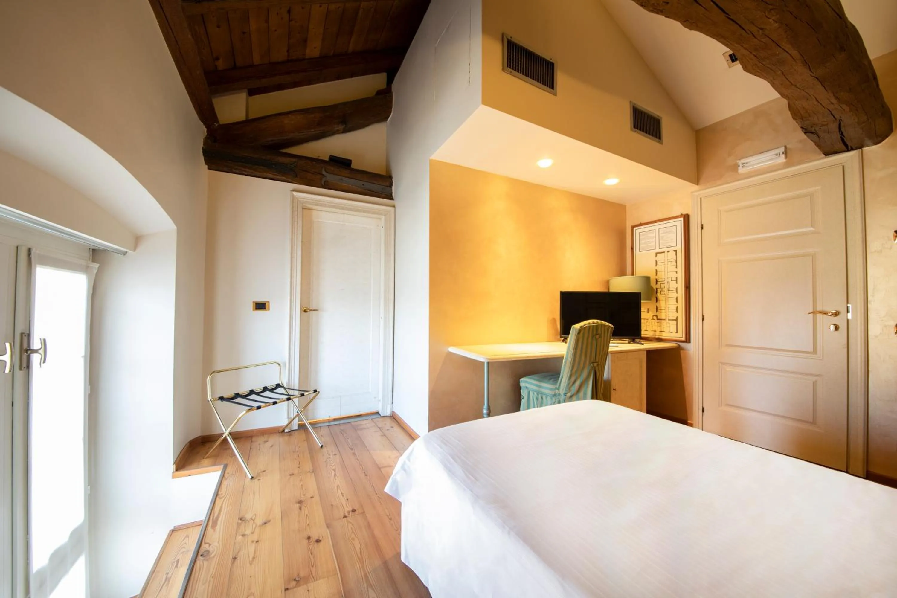 Bedroom, Bed in Hotel Parco Borromeo - Monza Brianza