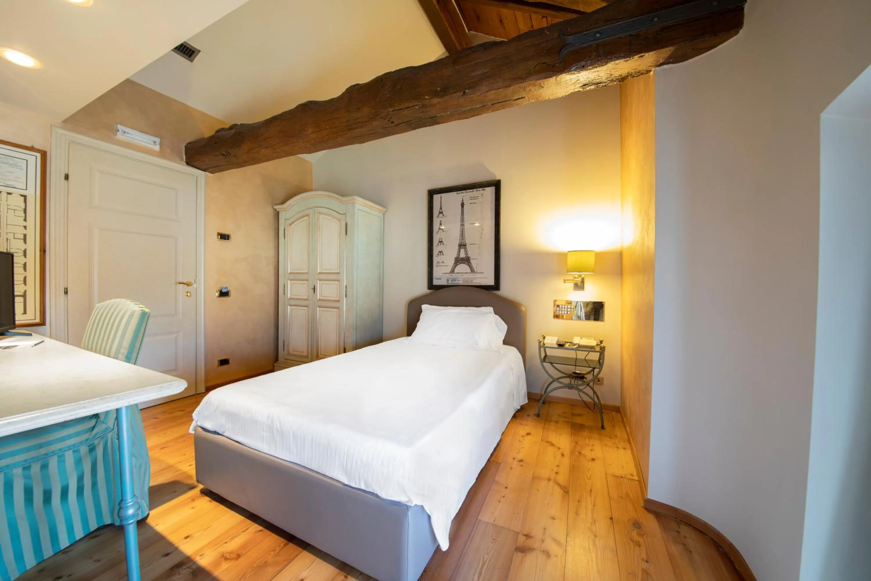 Bedroom, Bed in Hotel Parco Borromeo - Monza Brianza