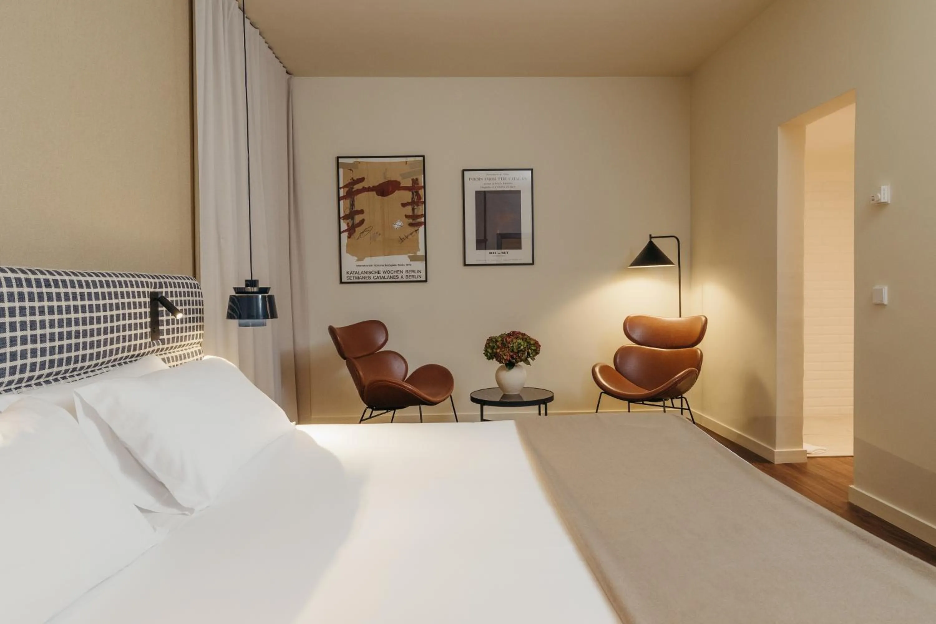 Seating area, Bed in H Regas Adults Only