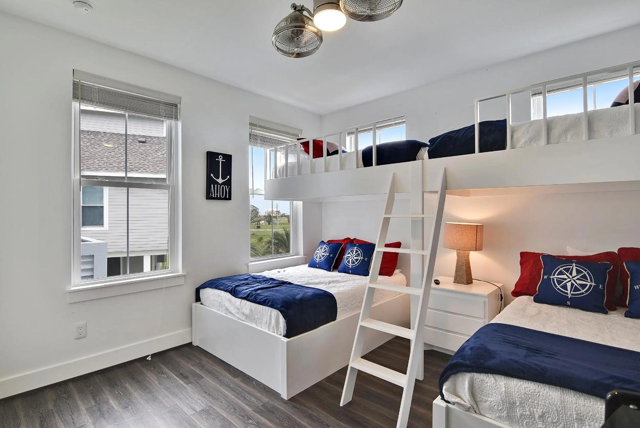 Living room, Bed in Wine Down