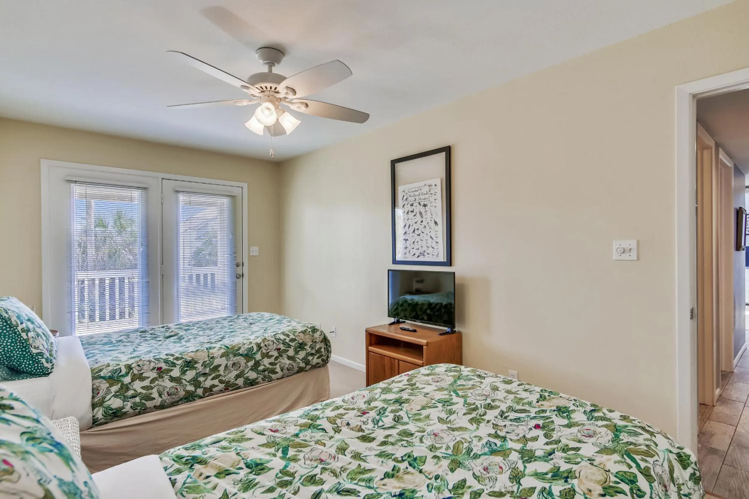 Bedroom, Bed in Mutiny on the Bounty