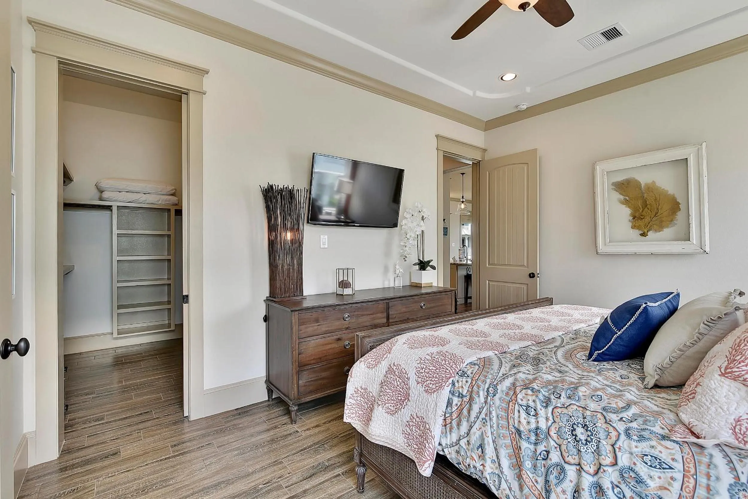 Property building, Bed in Neptunes Sanctuary