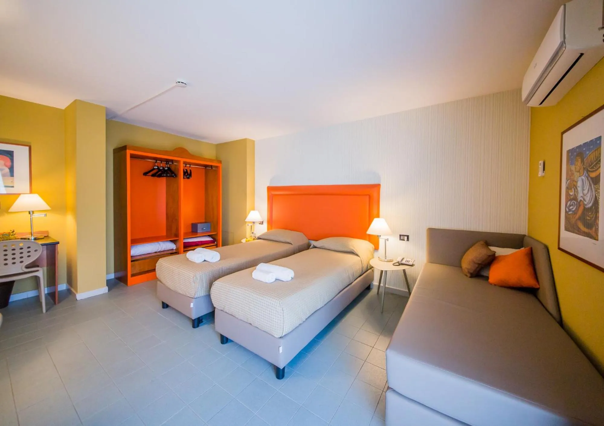 Photo of the whole room, Bed in Albergo Athenaeum