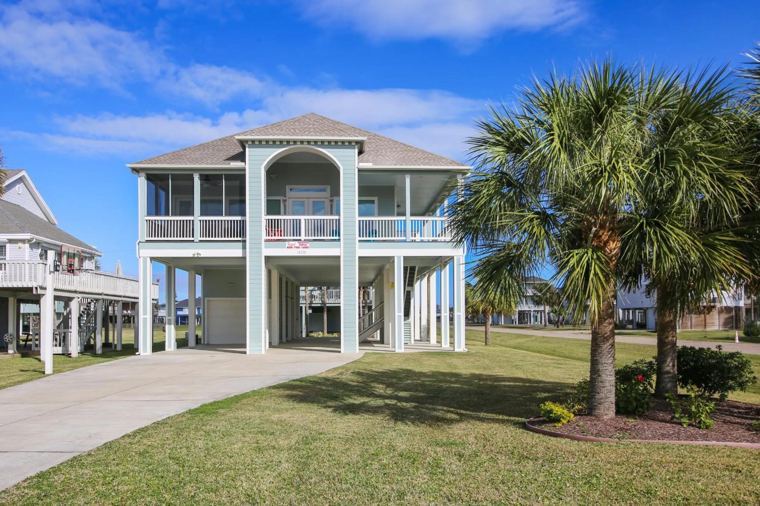 Property building in Sandpiper Treasure