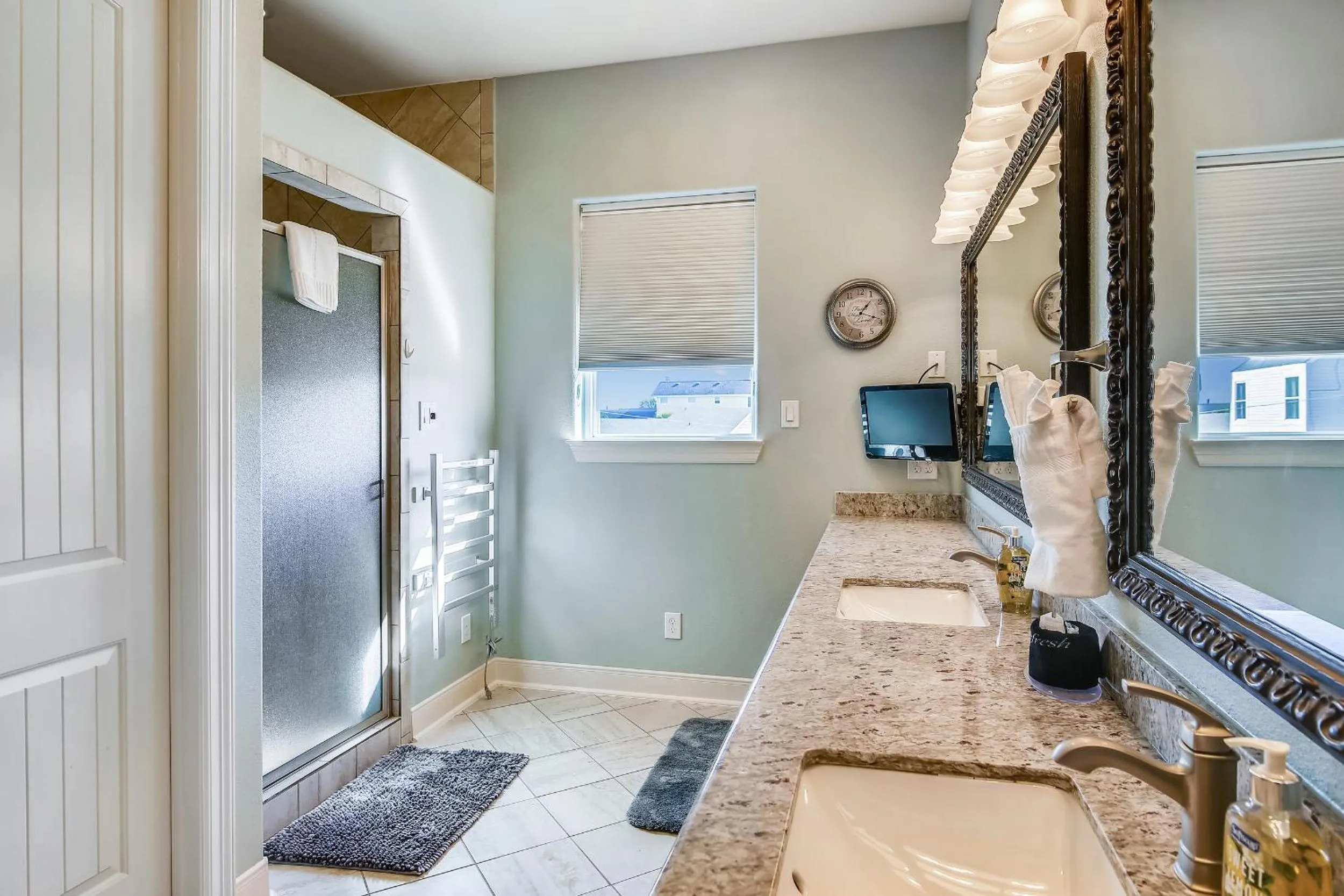 Property building in Sandpiper Treasure