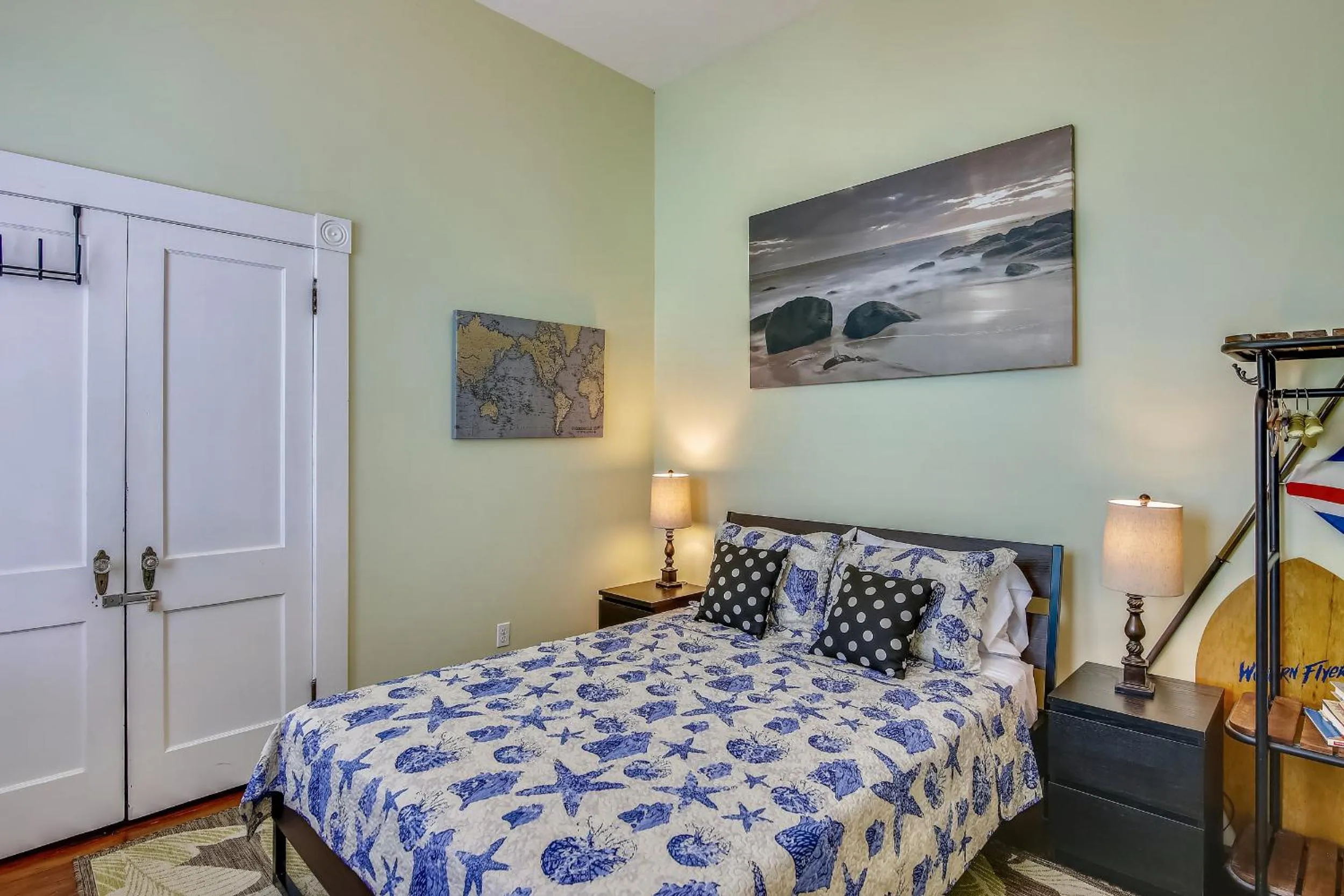 Bedroom, Bed in AbFab Seaside Cottage