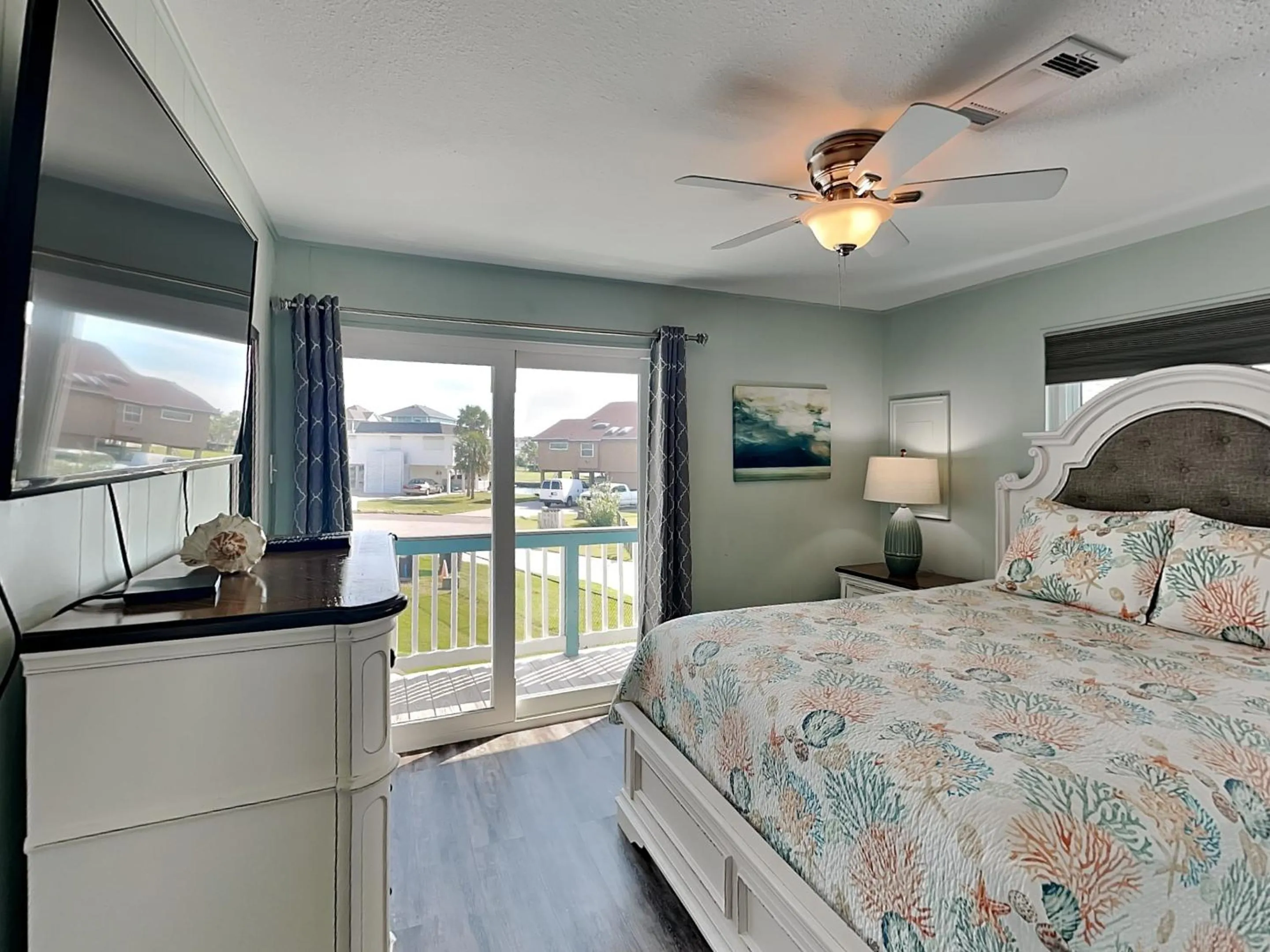 Property building, Bed in Reel Paradise