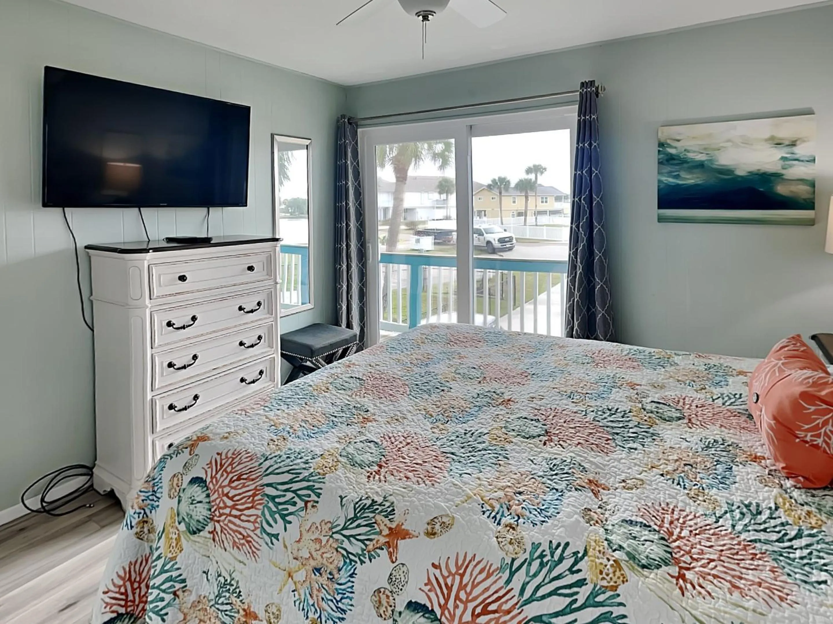 Bed in Reel Paradise