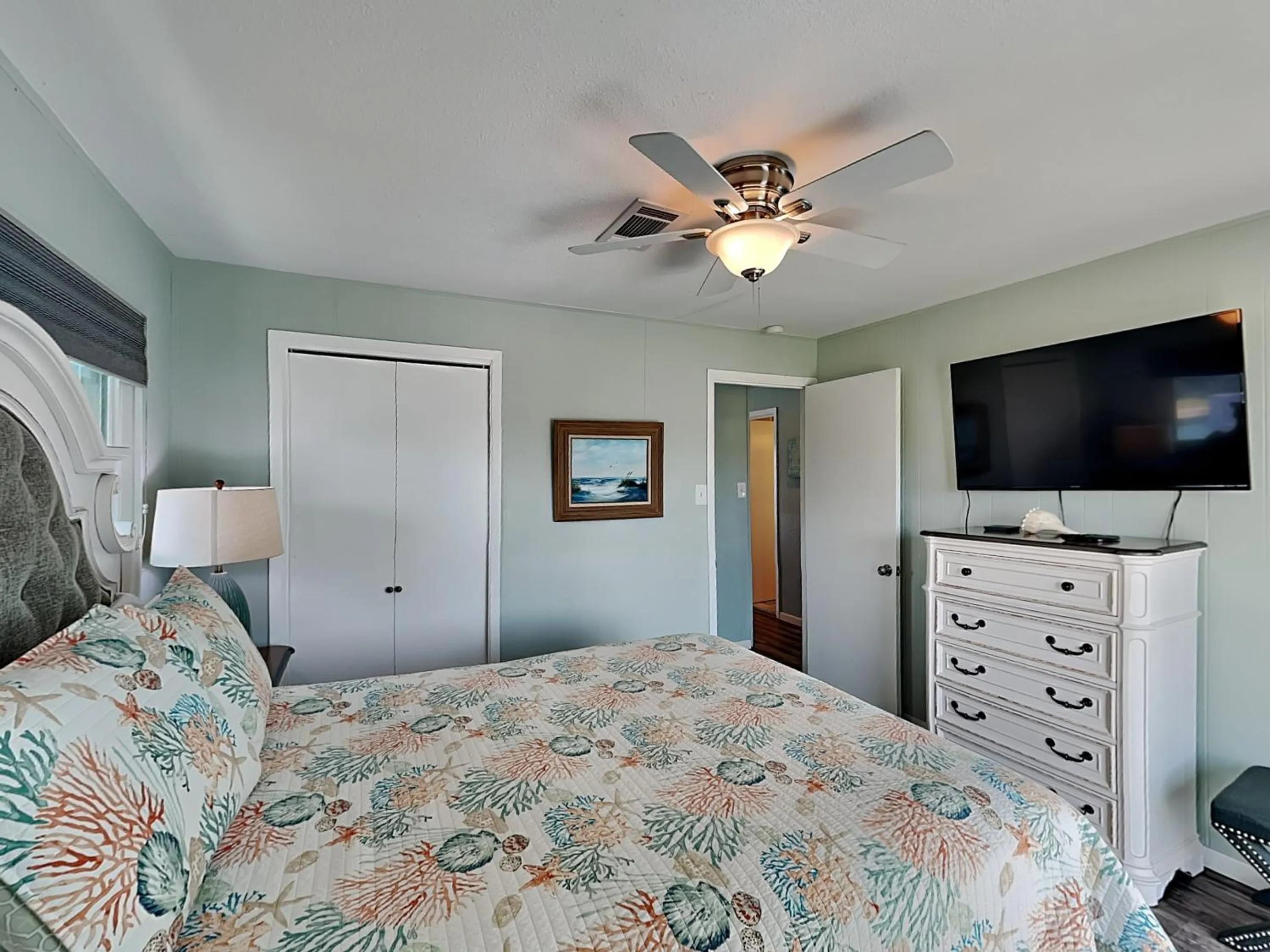 Property building, Bed in Reel Paradise