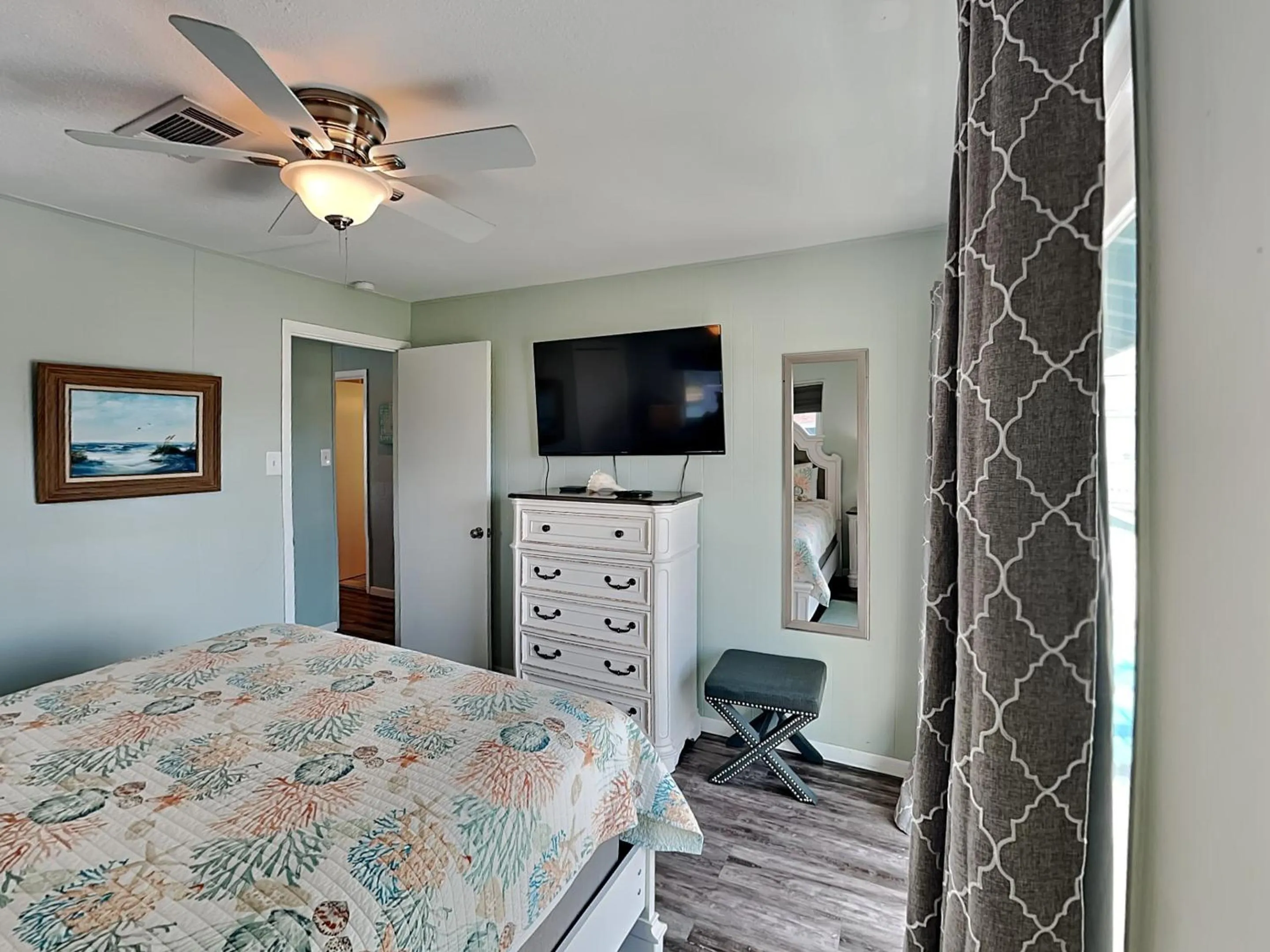 Property building, Bed in Reel Paradise