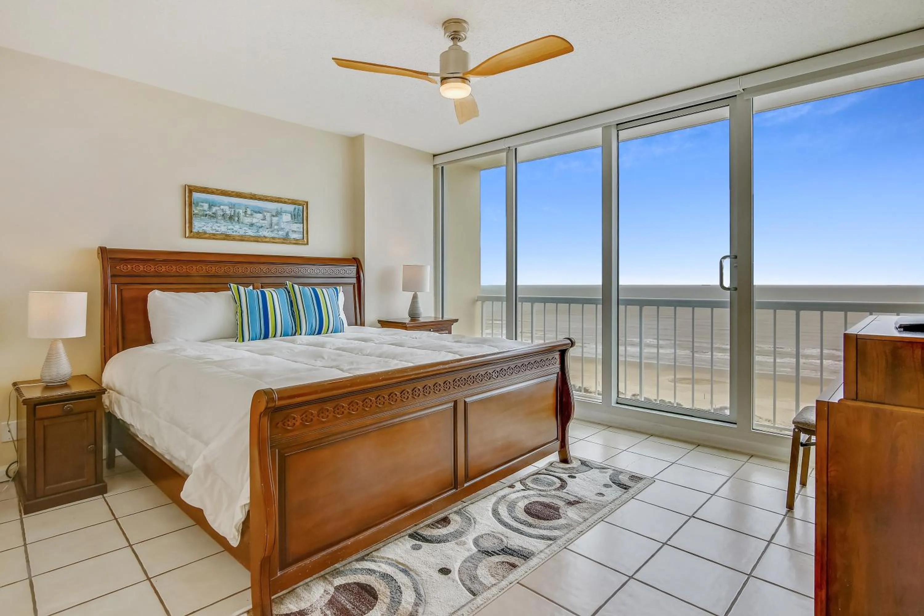 Property building, Bed in Galvestonian 1002-Beachfront Getaway