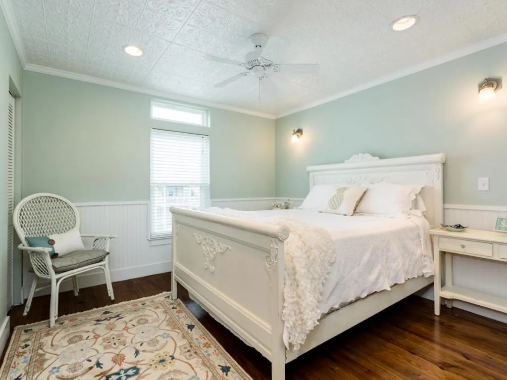 Bedroom, Bed in Once Upon a Tide