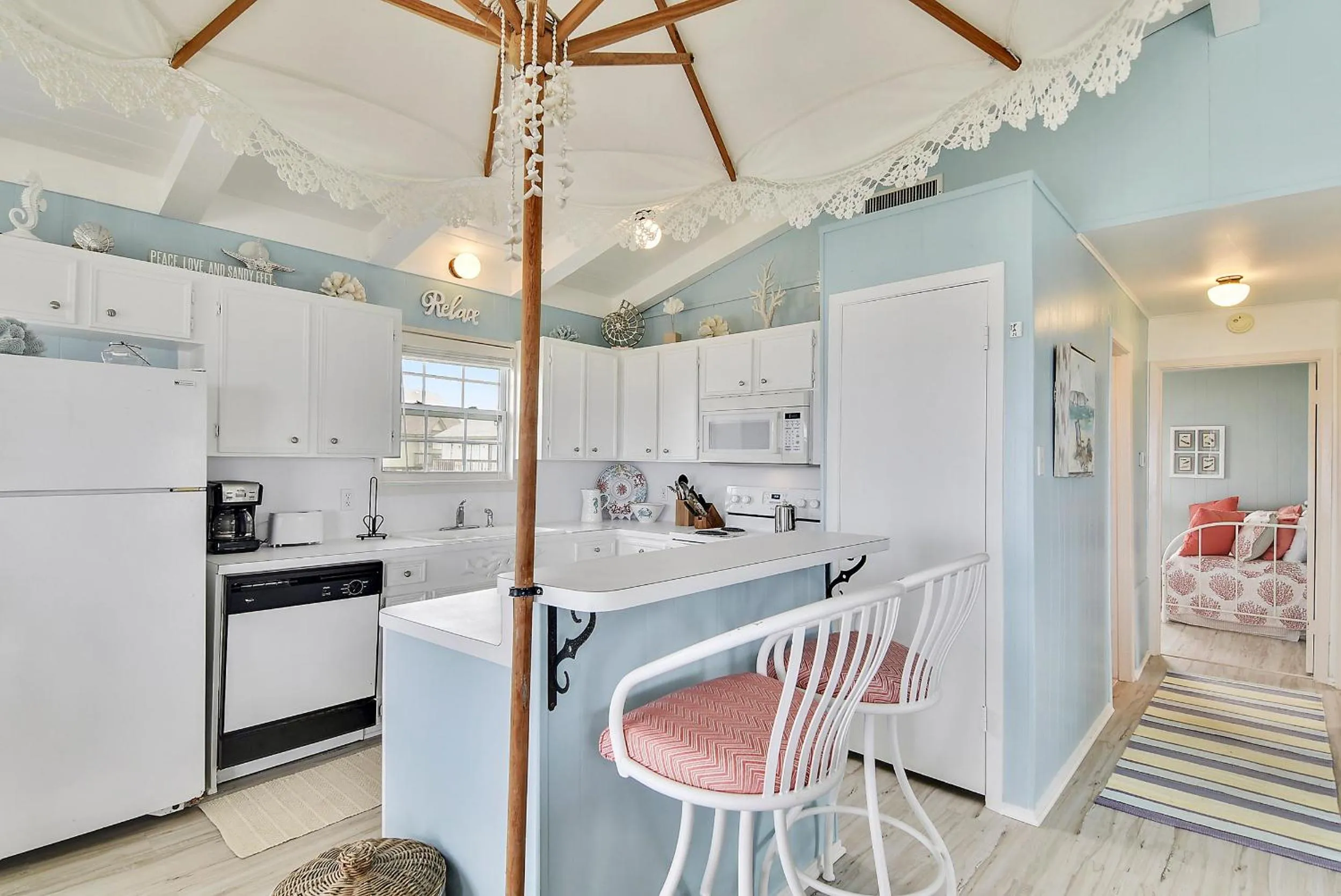 Kitchen or kitchenette in Paradise Found