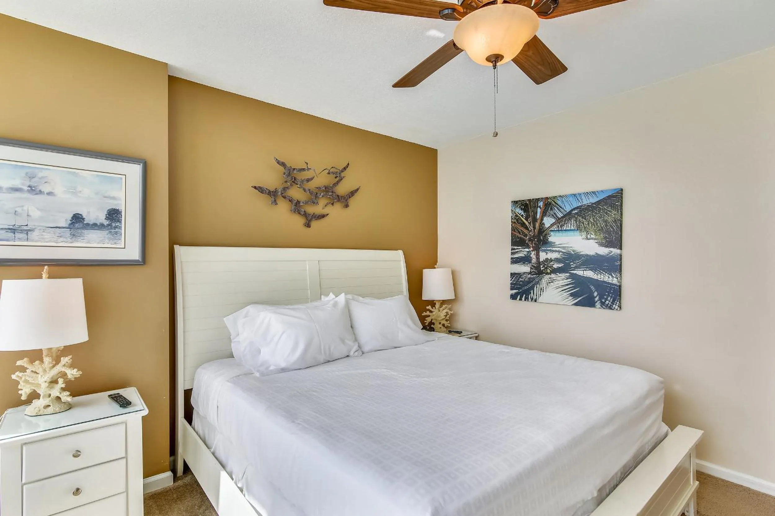 Bedroom, Bed in Galvestonian 112-Beachfront Hideaway
