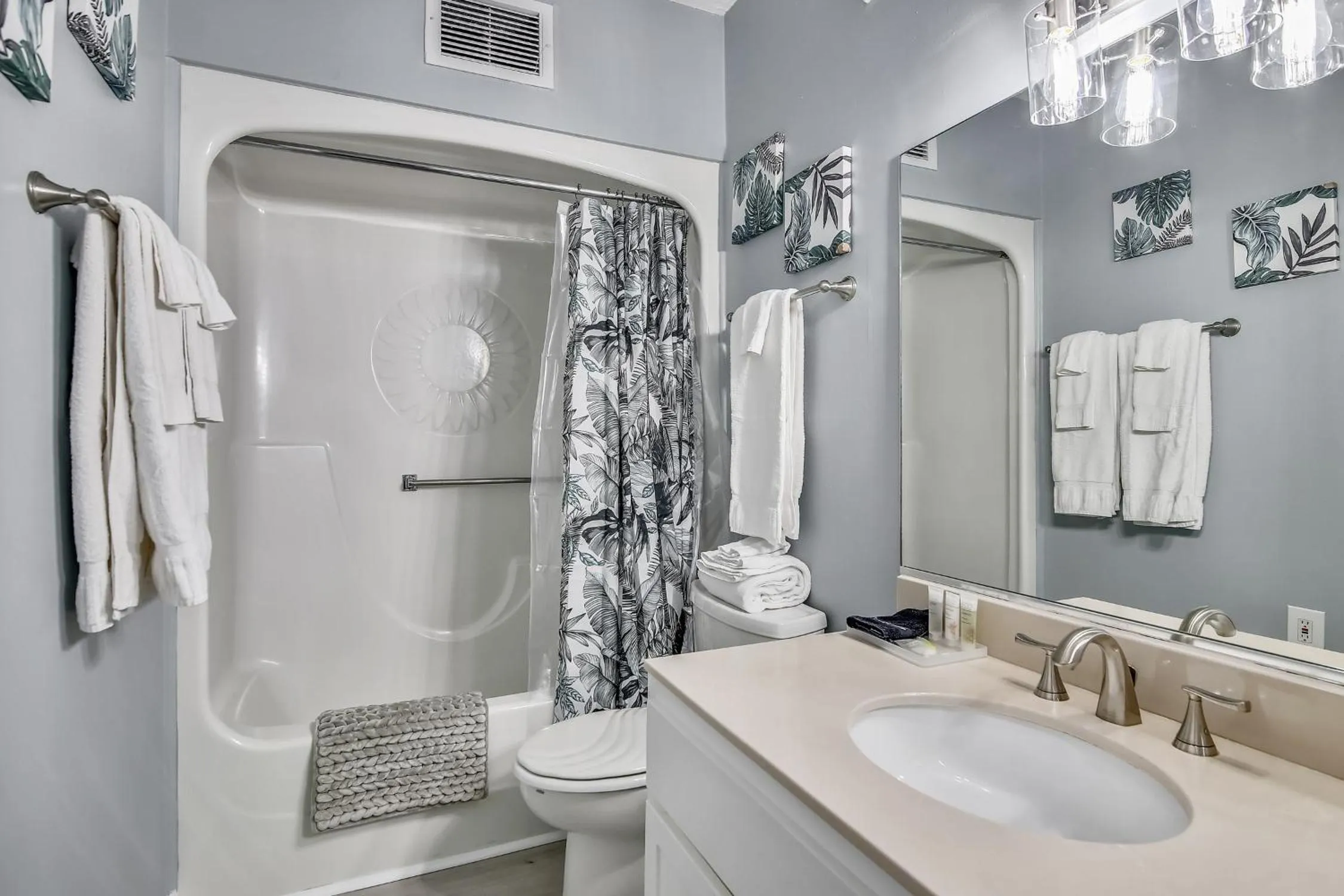 Galvestonian 409-Pelican Pathway