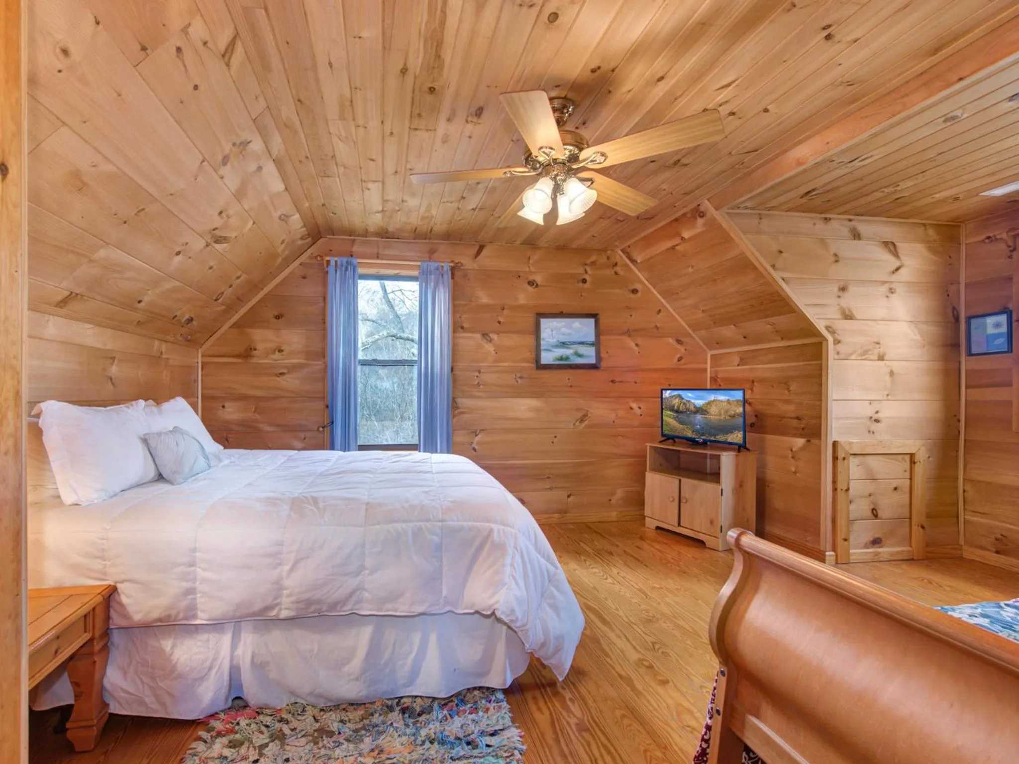 Property building, Bed in Stillwater Cove