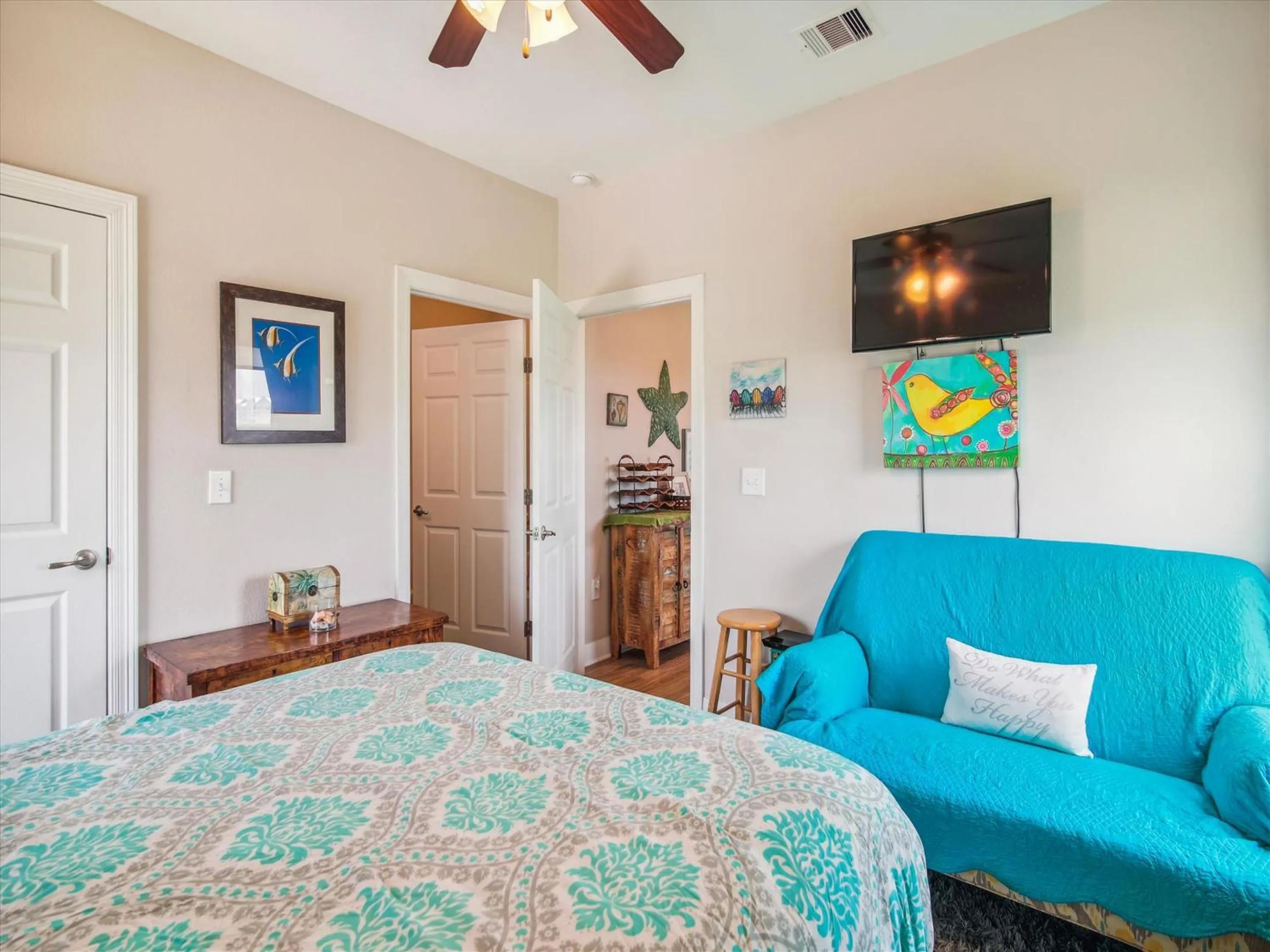 Bed in Sunny Beach Sandcastle Cottage