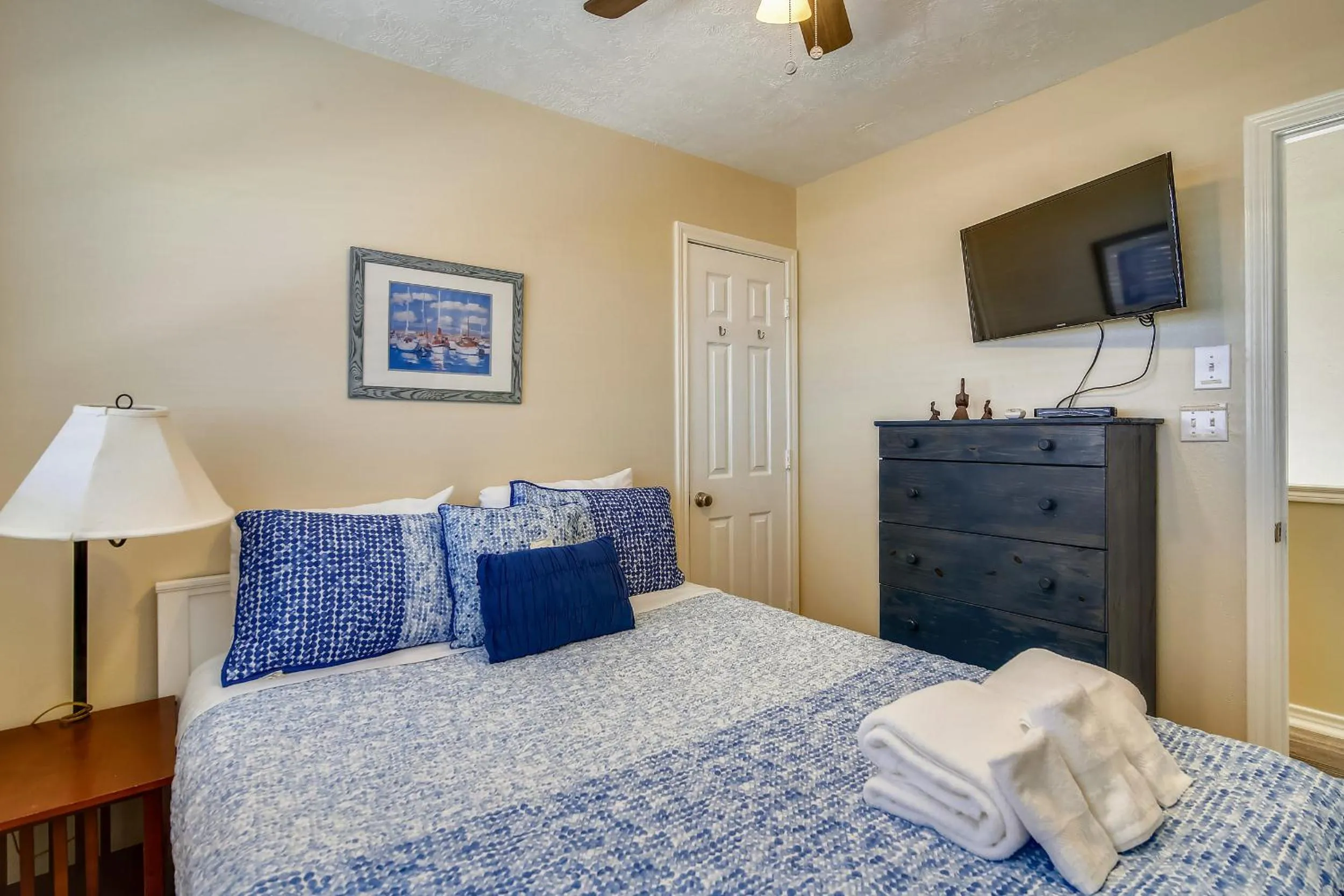 Bed in Barefoot Pelican