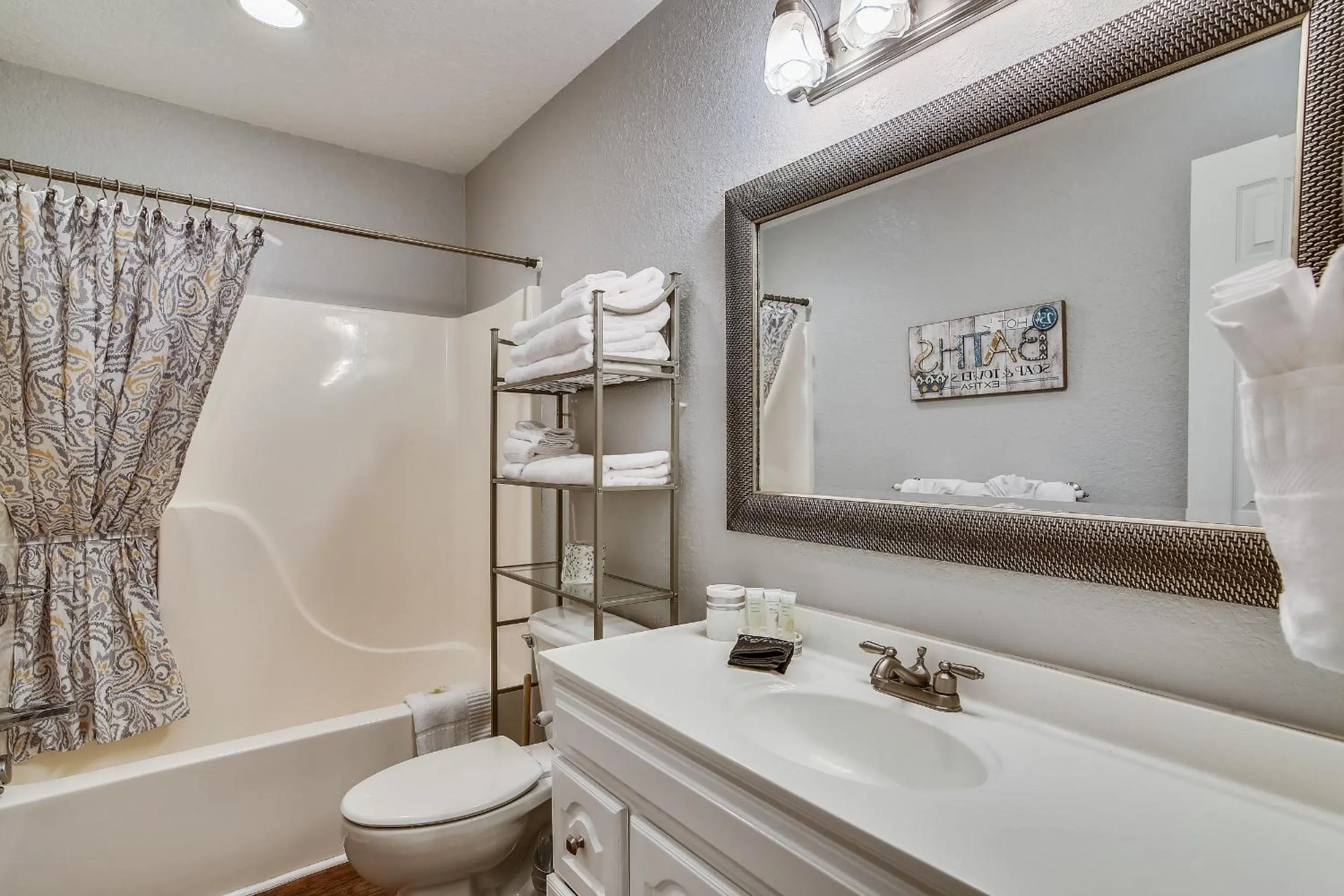 Bathroom in Pirates Treasure