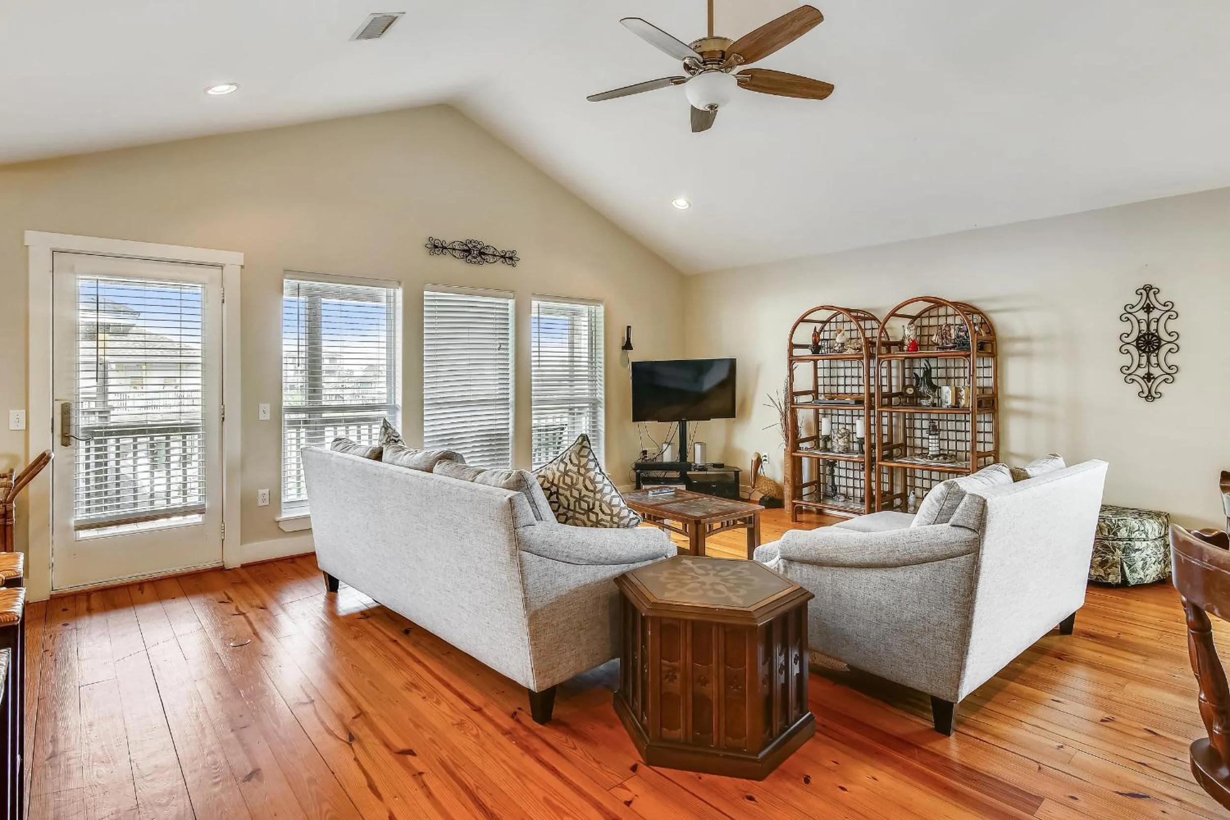Living room in Accompanied By The Sea