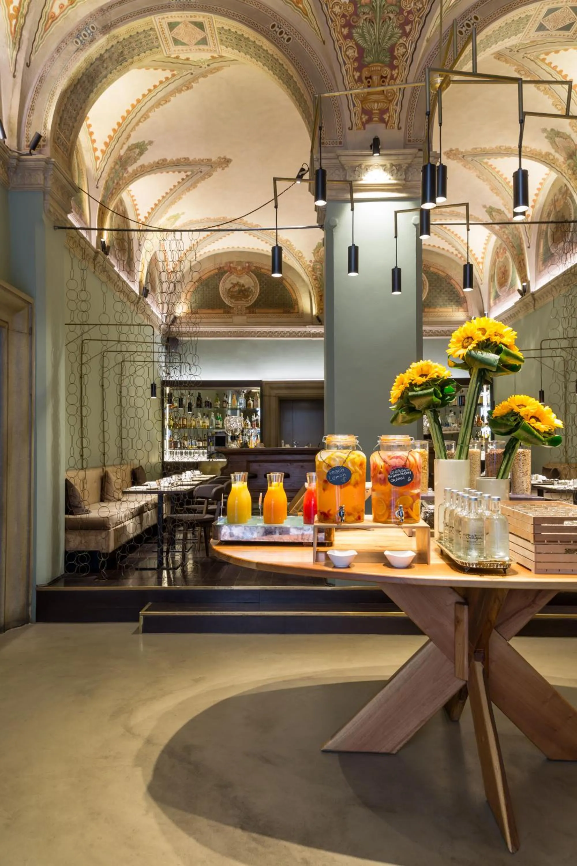 Restaurant/places to eat in Grand Hotel Cavour