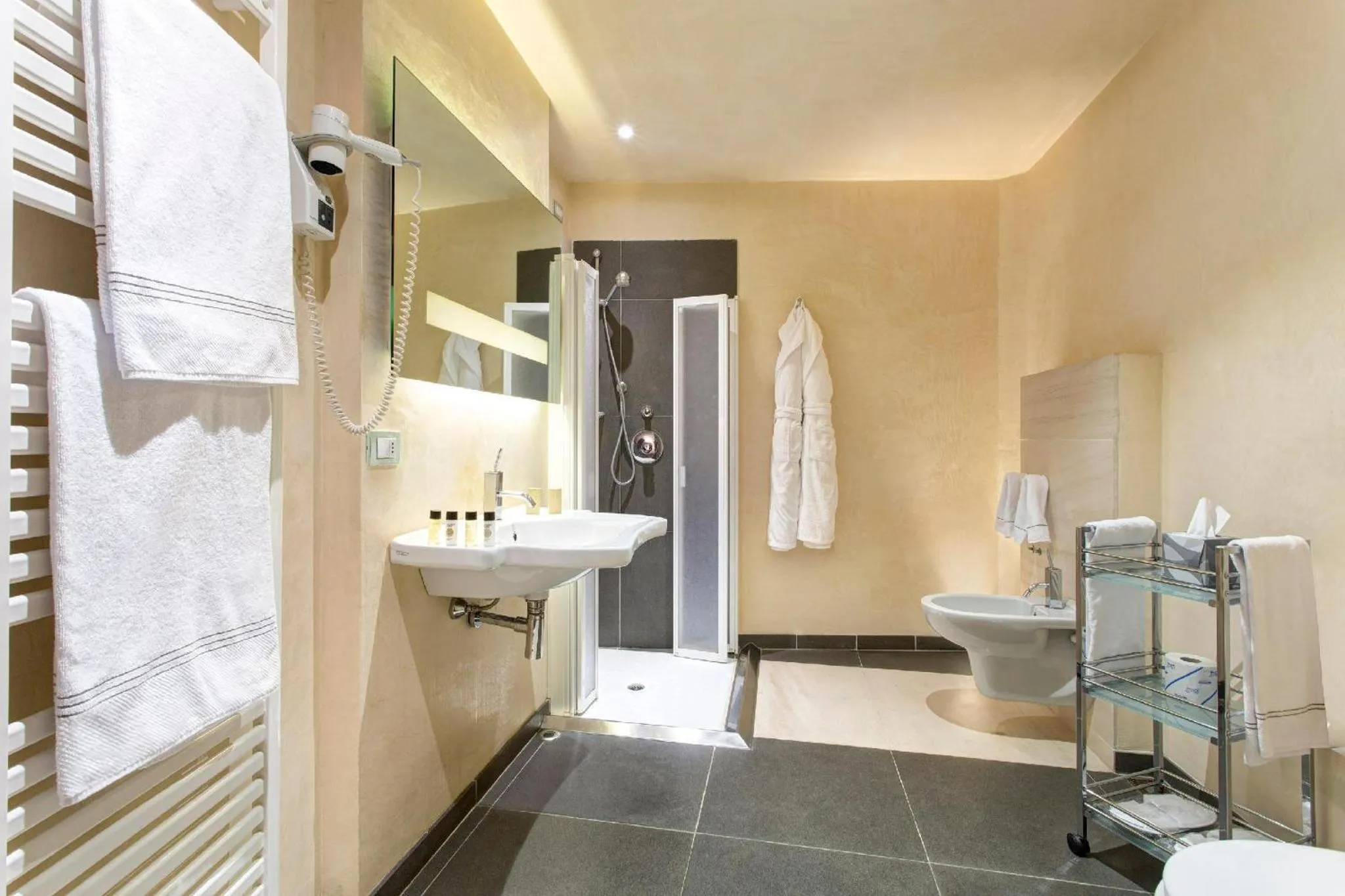 Bathroom in Grand Hotel Cavour