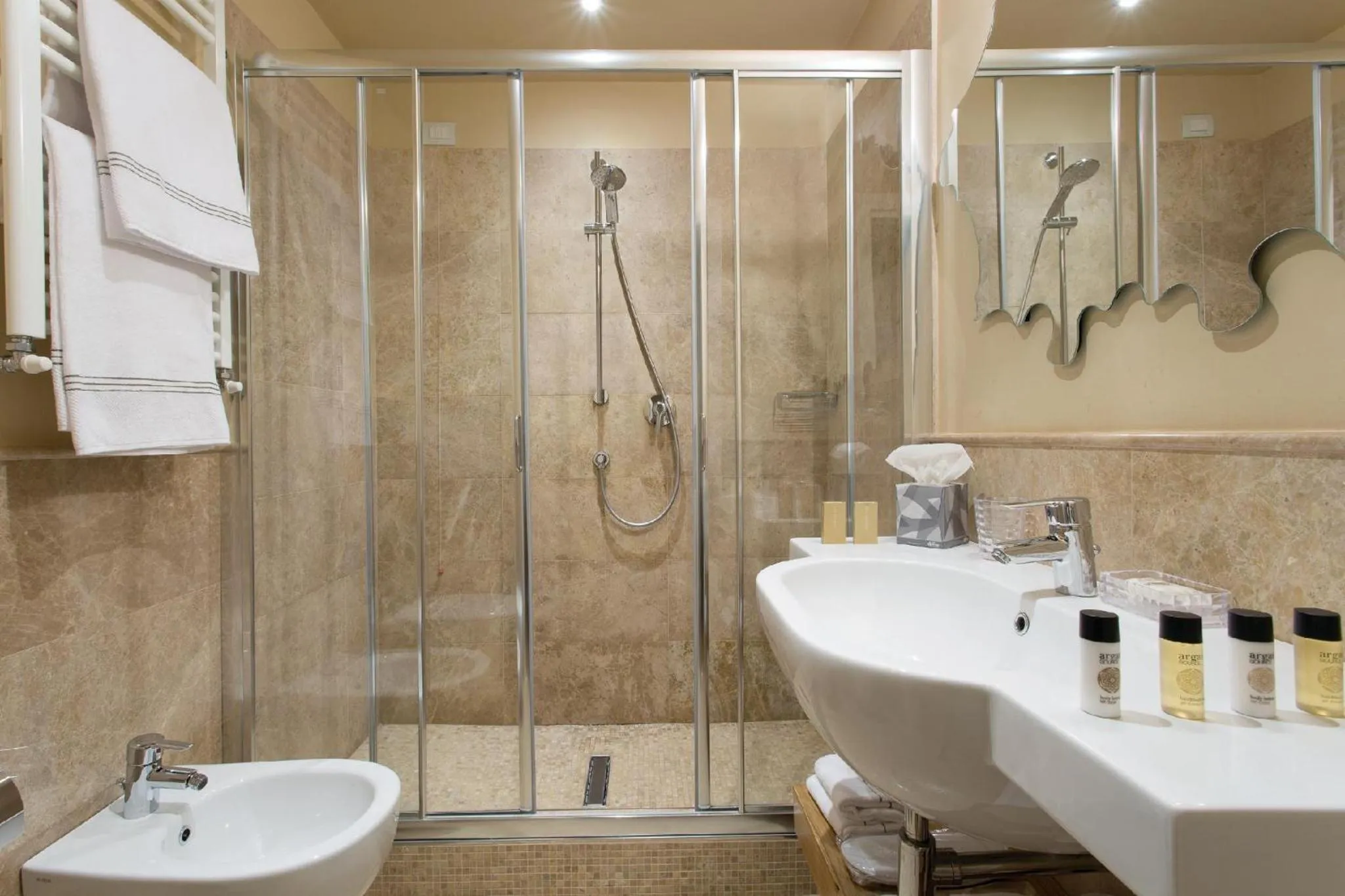 Shower in Grand Hotel Cavour