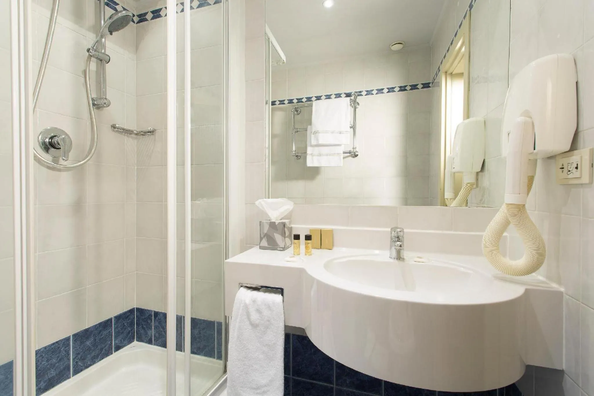 Shower in Grand Hotel Cavour