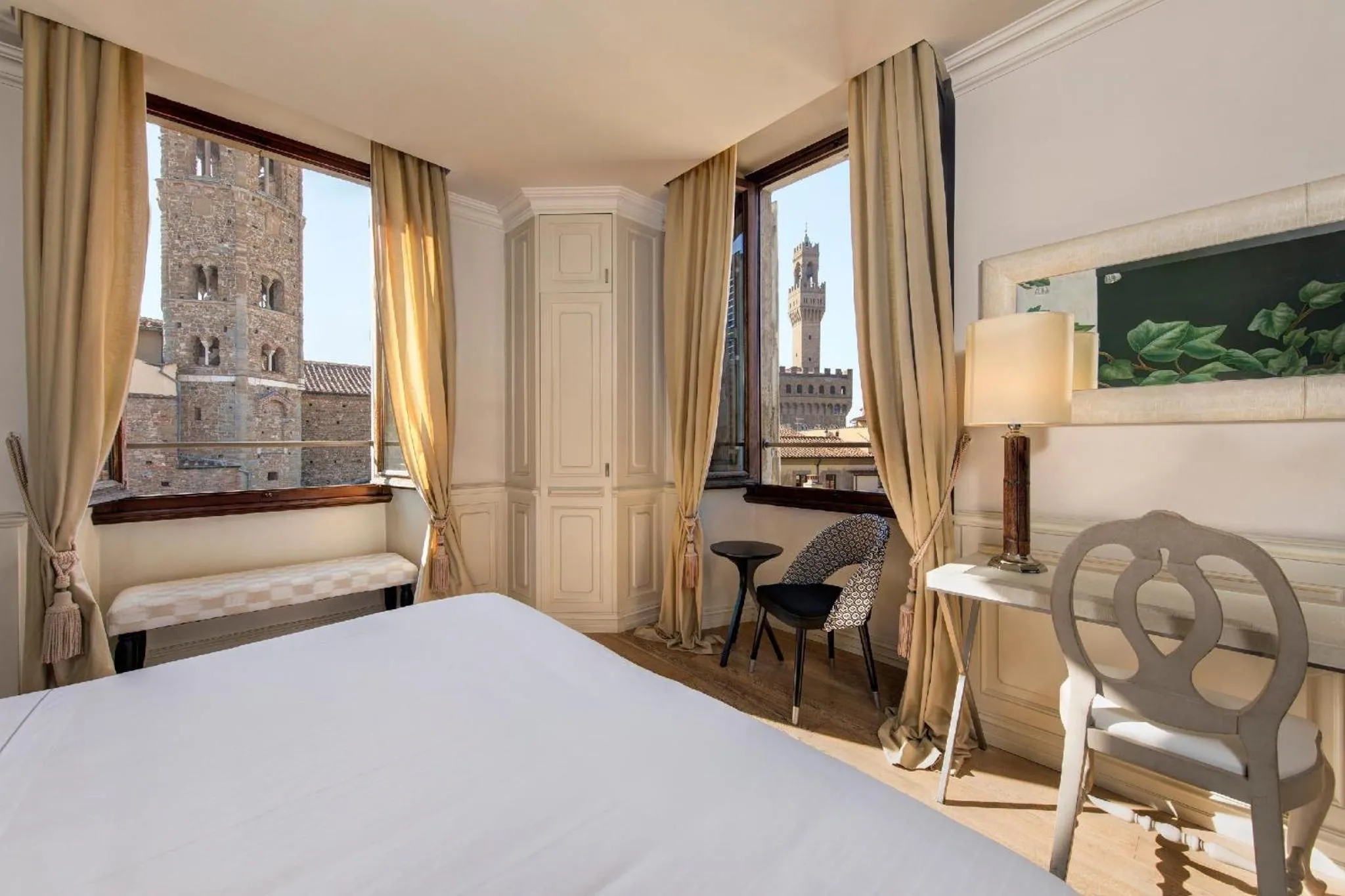 View (from property/room), Bed in Grand Hotel Cavour