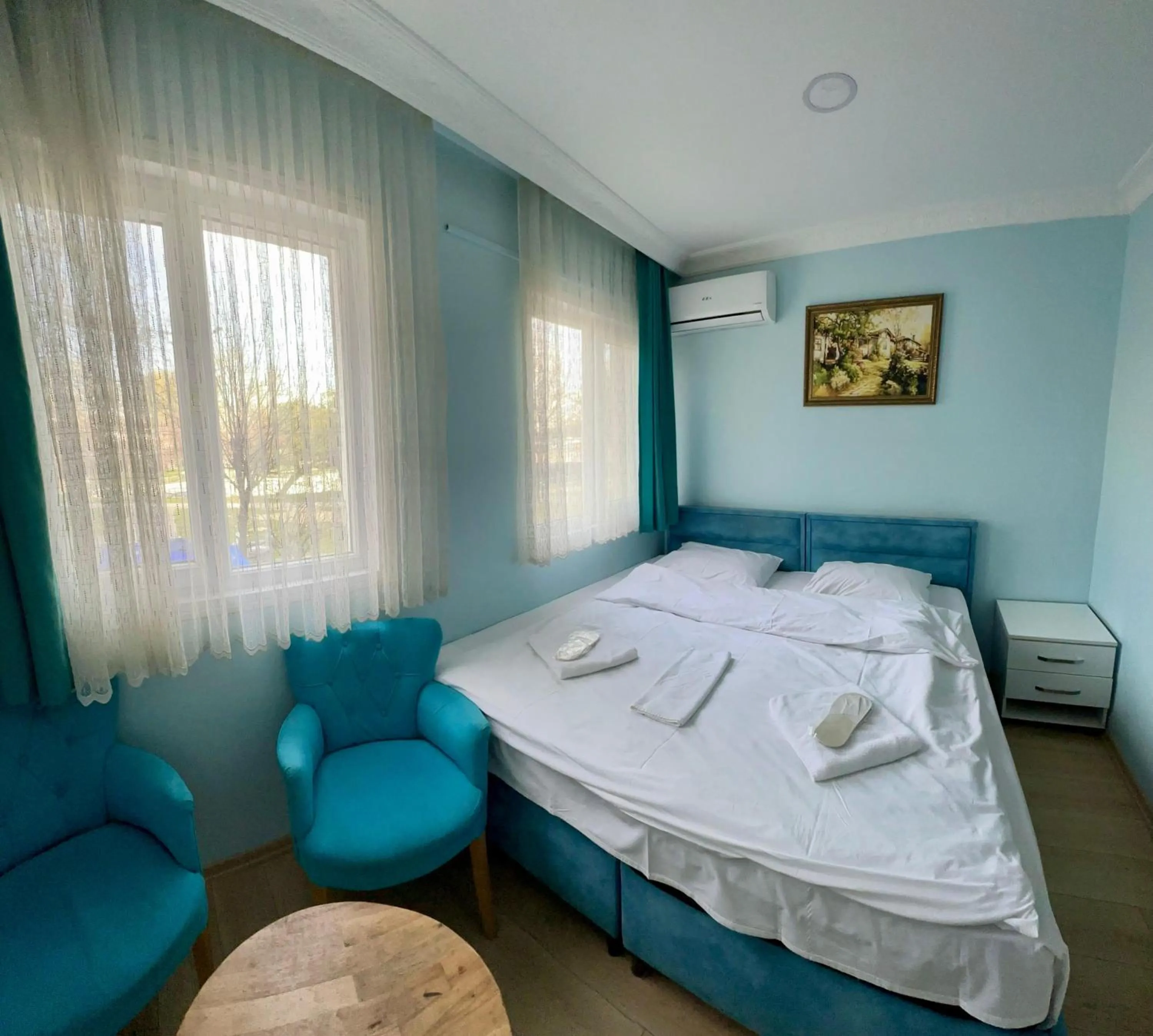 Bed in AVRASYAQUEEN HOTEL