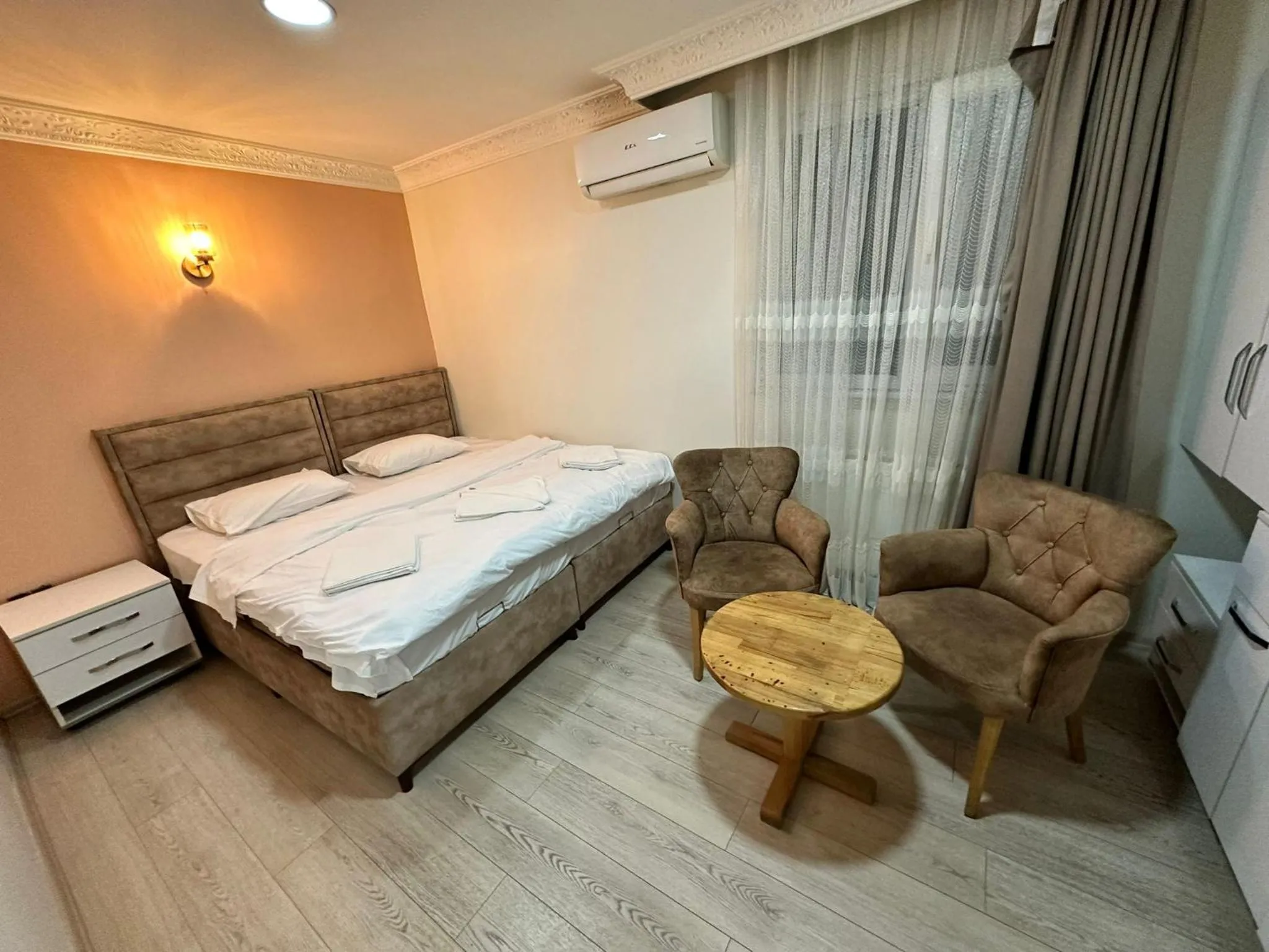 Bed in AVRASYAQUEEN HOTEL