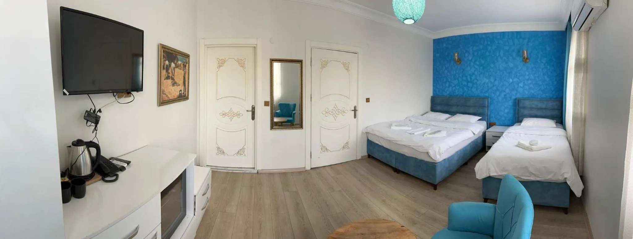 Bed in AVRASYAQUEEN HOTEL