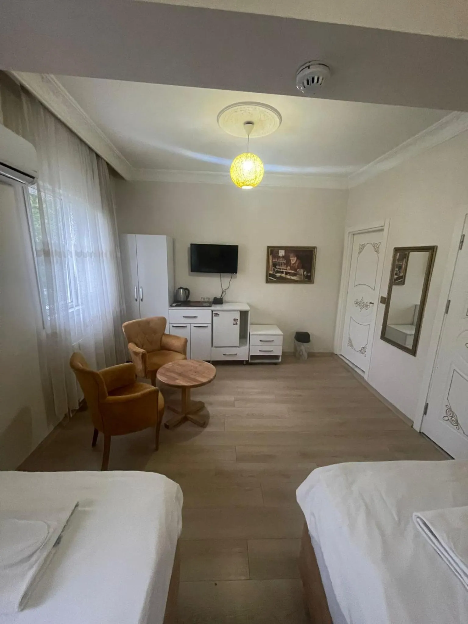 Bed in AVRASYAQUEEN HOTEL