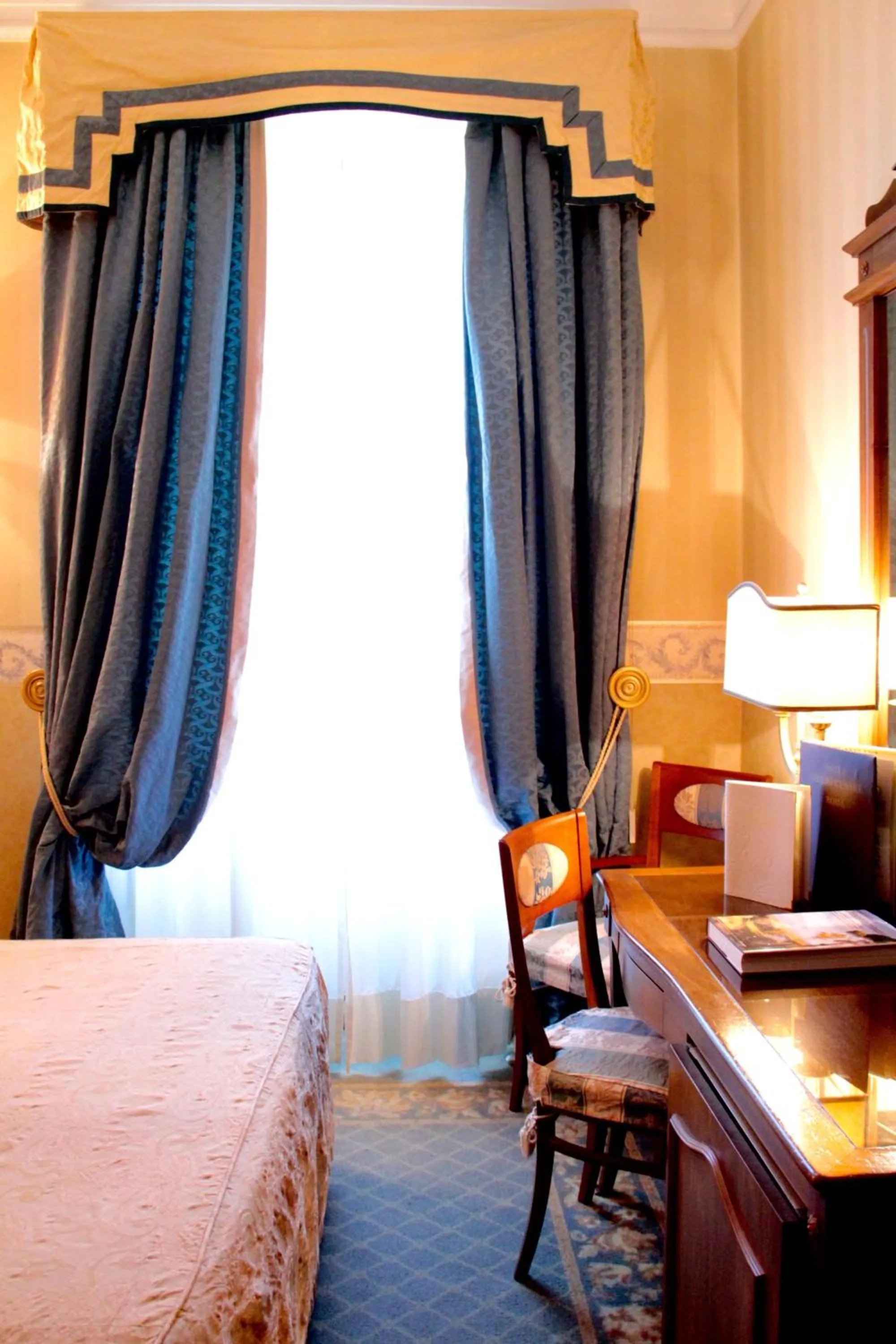 Day, TV/Entertainment Center in Hotel Giulio Cesare