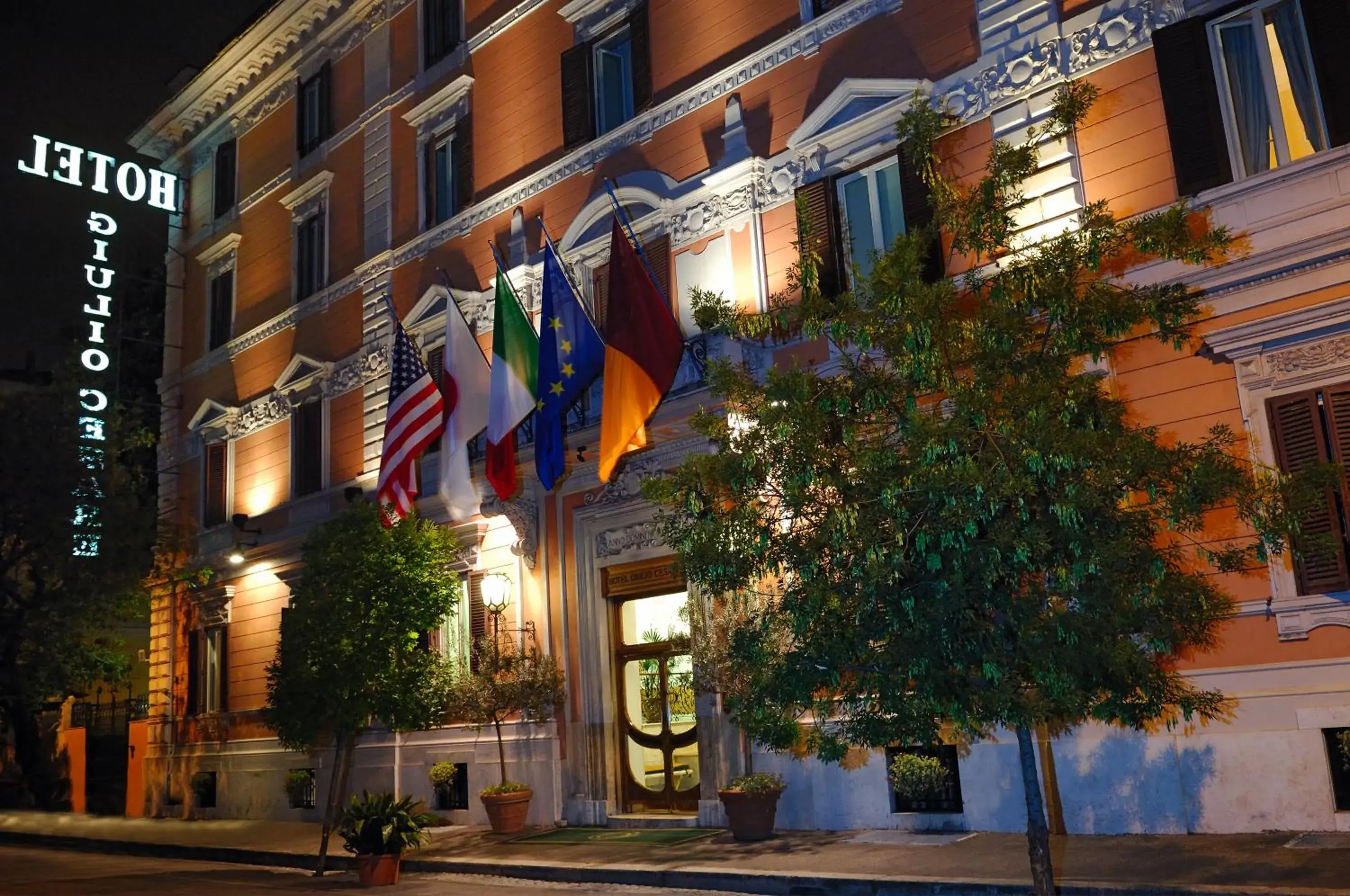 Facade/entrance in Hotel Giulio Cesare Facade/entrance in Hotel Giulio Cesare