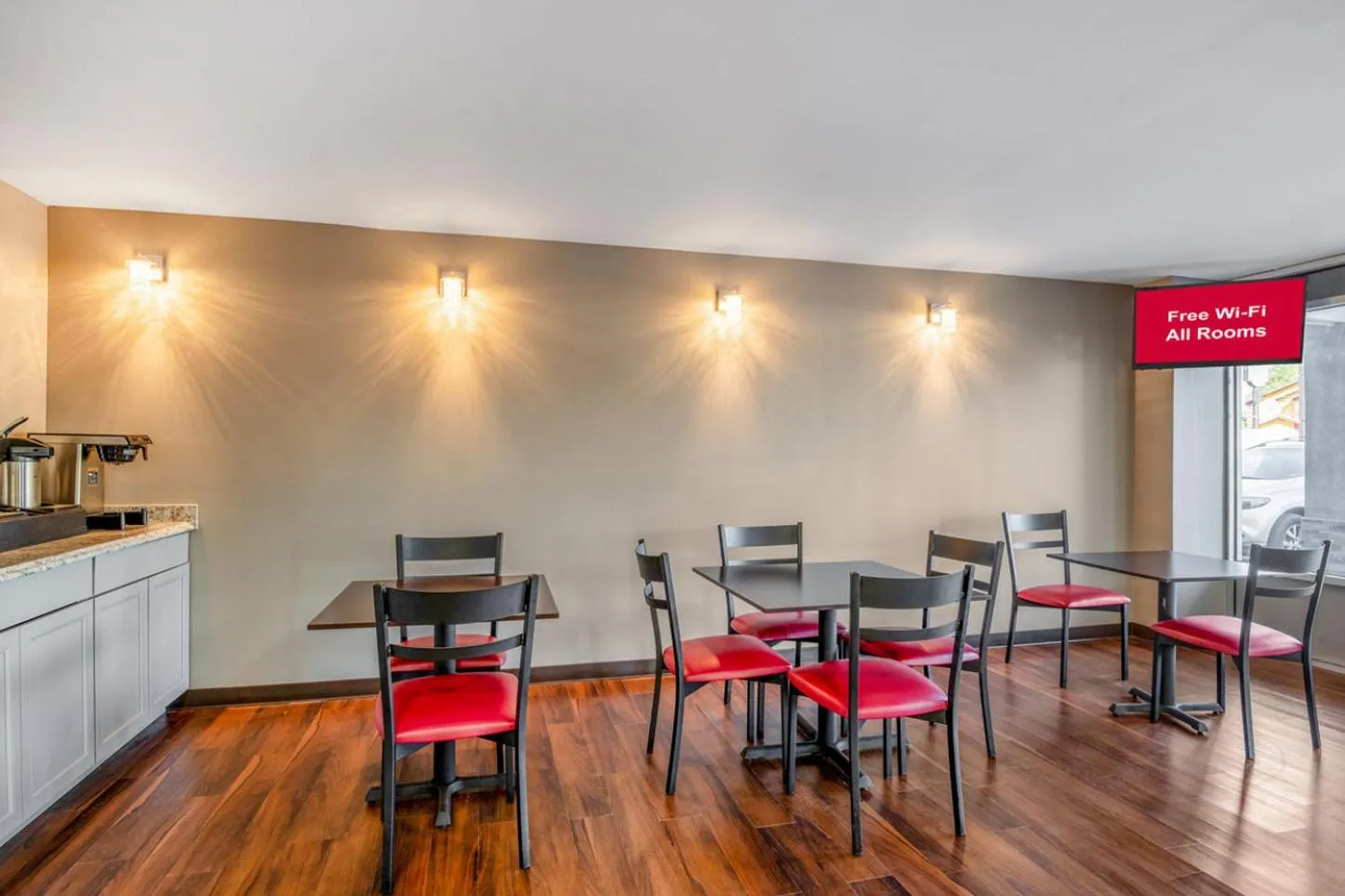 Lobby or reception in Sandston Inn