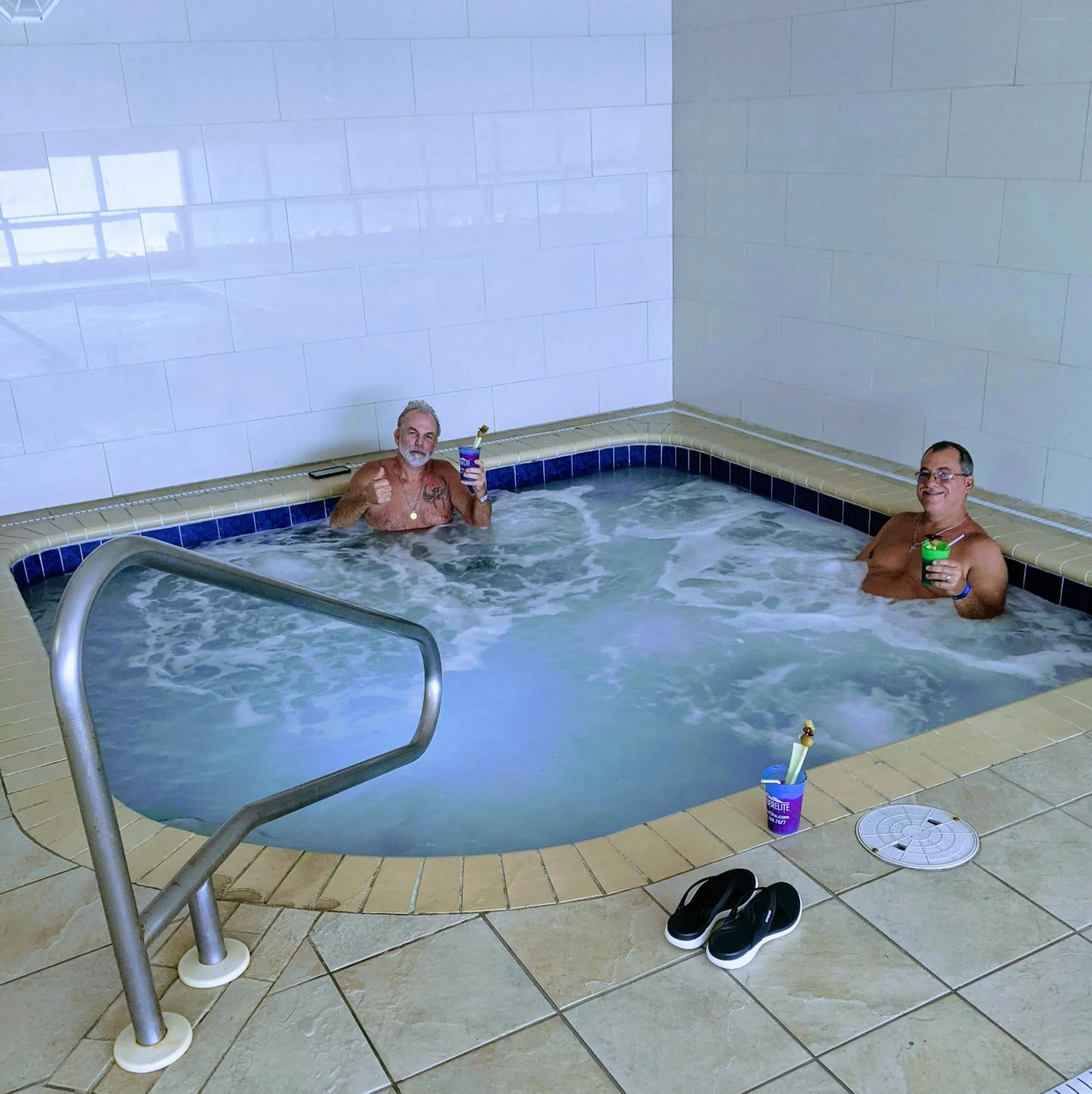 Hot Tub in Million Dollar Views, Stunning Beachfront Property