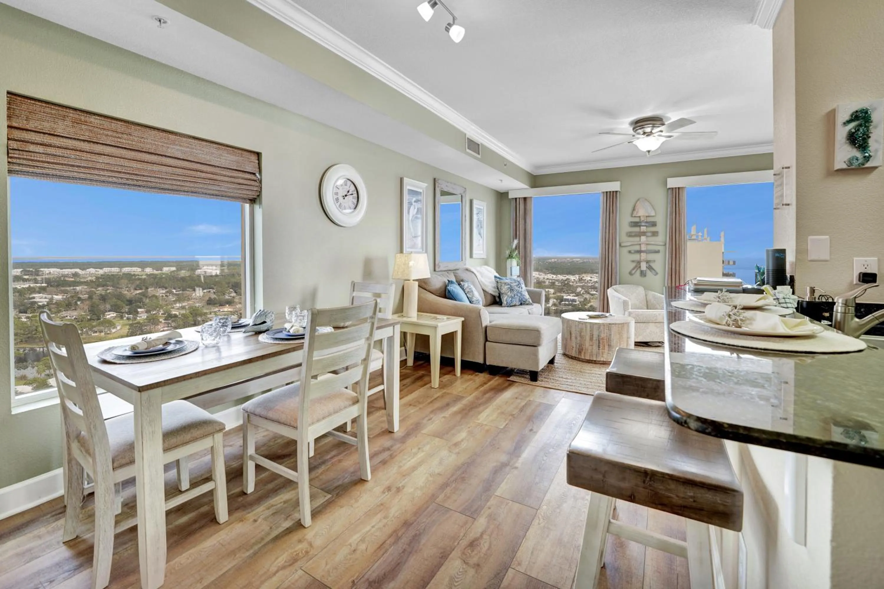 Dining area in Million Dollar Views, Stunning Beachfront Property