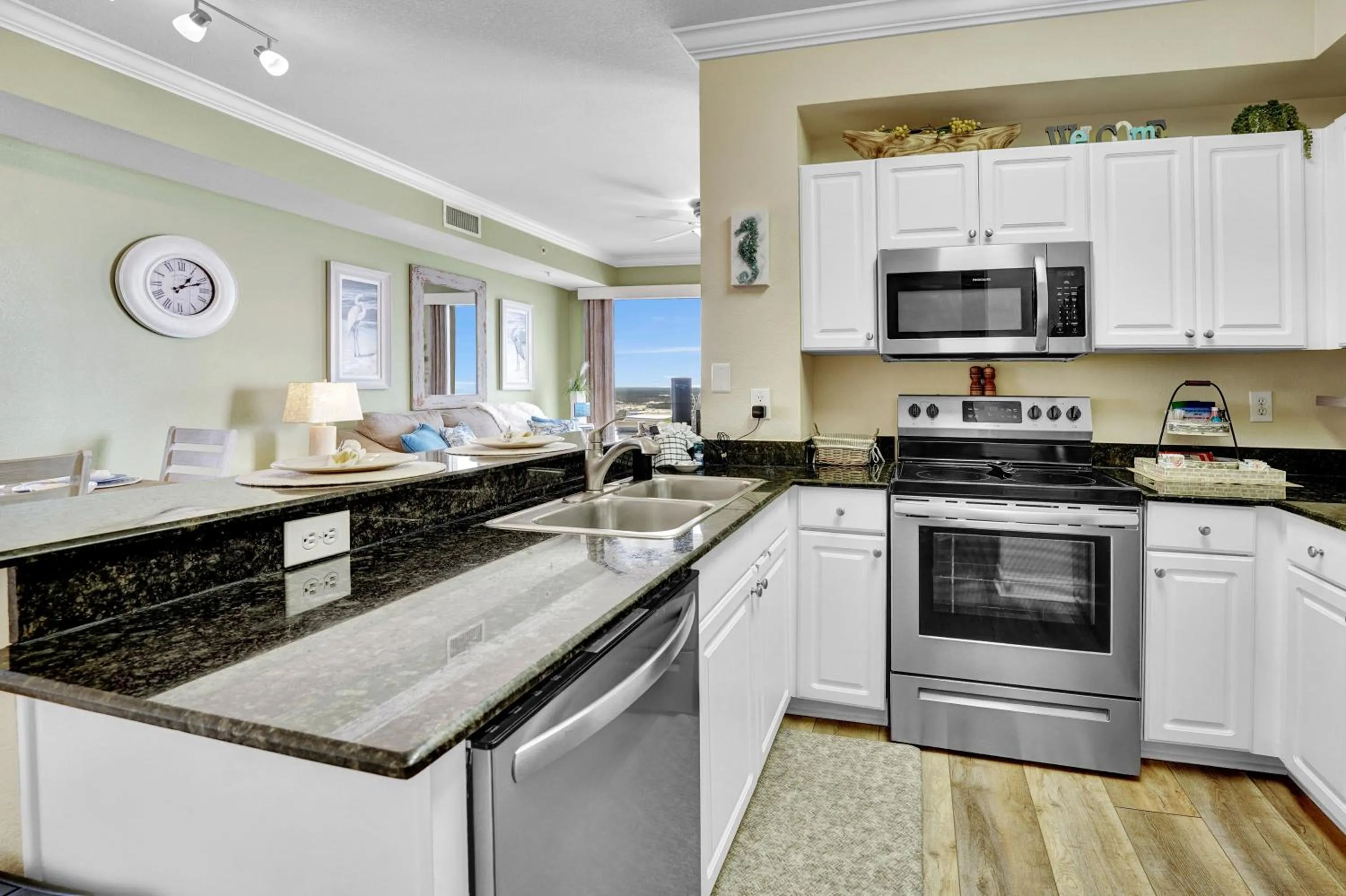 Kitchen or kitchenette in Million Dollar Views, Stunning Beachfront Property