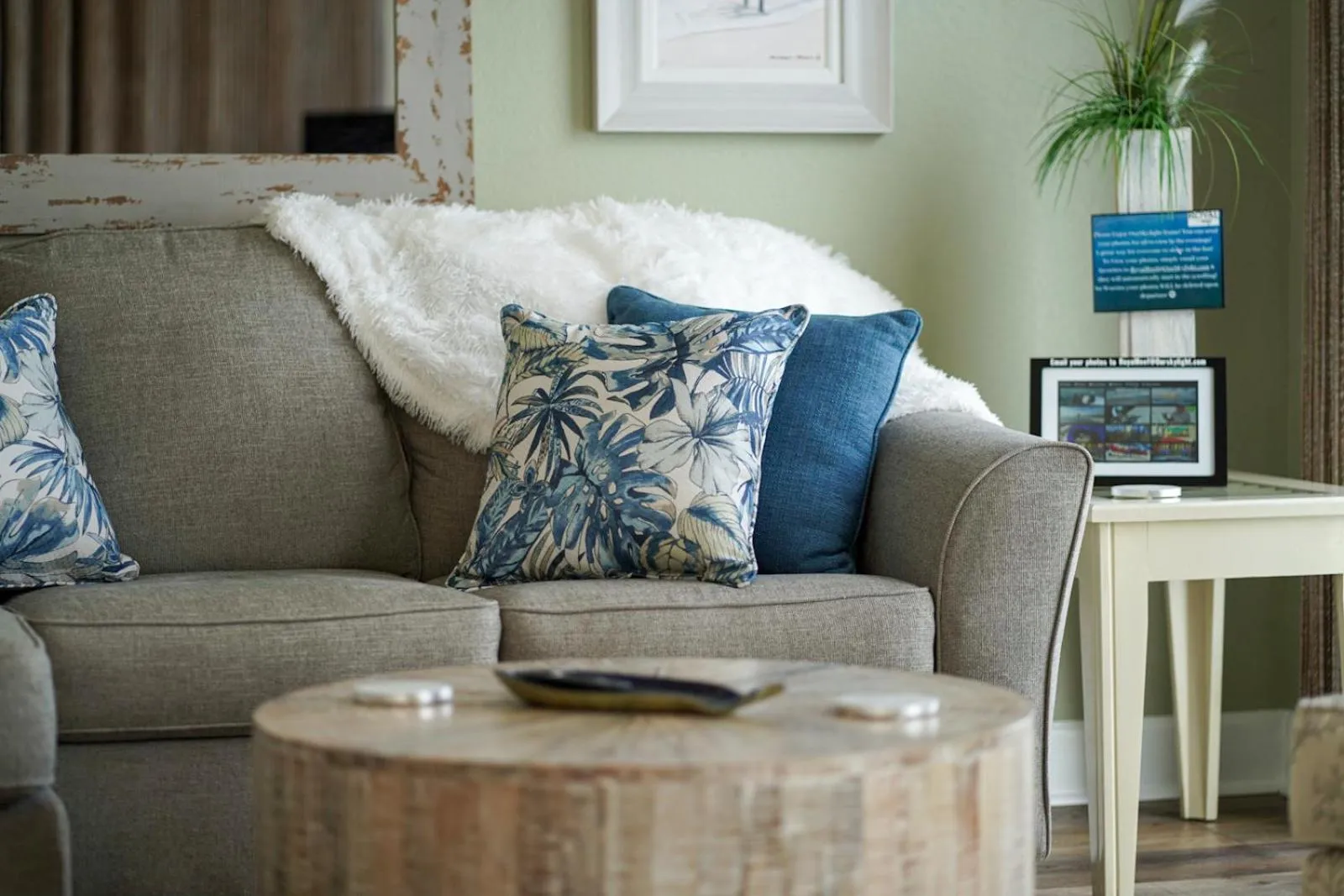 Living room in Million Dollar Views, Stunning Beachfront Property