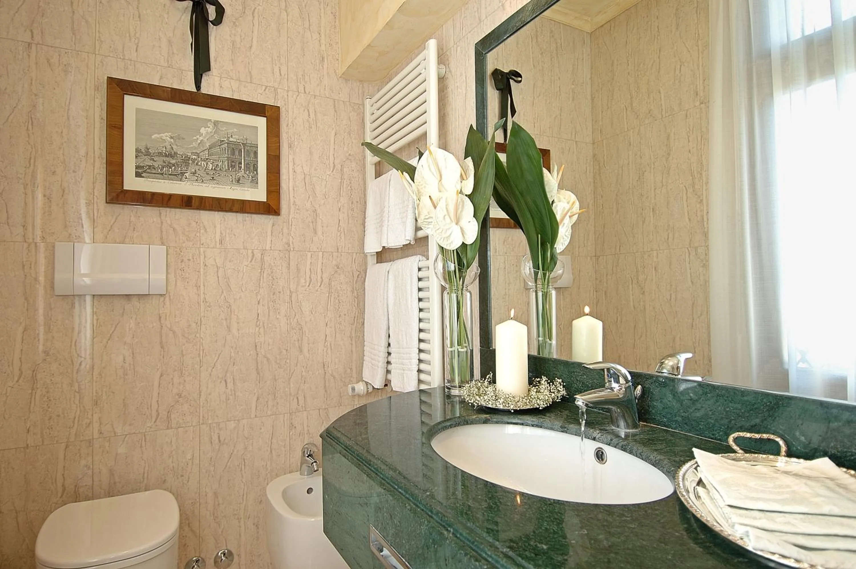 Shower in Palazzo Odoni