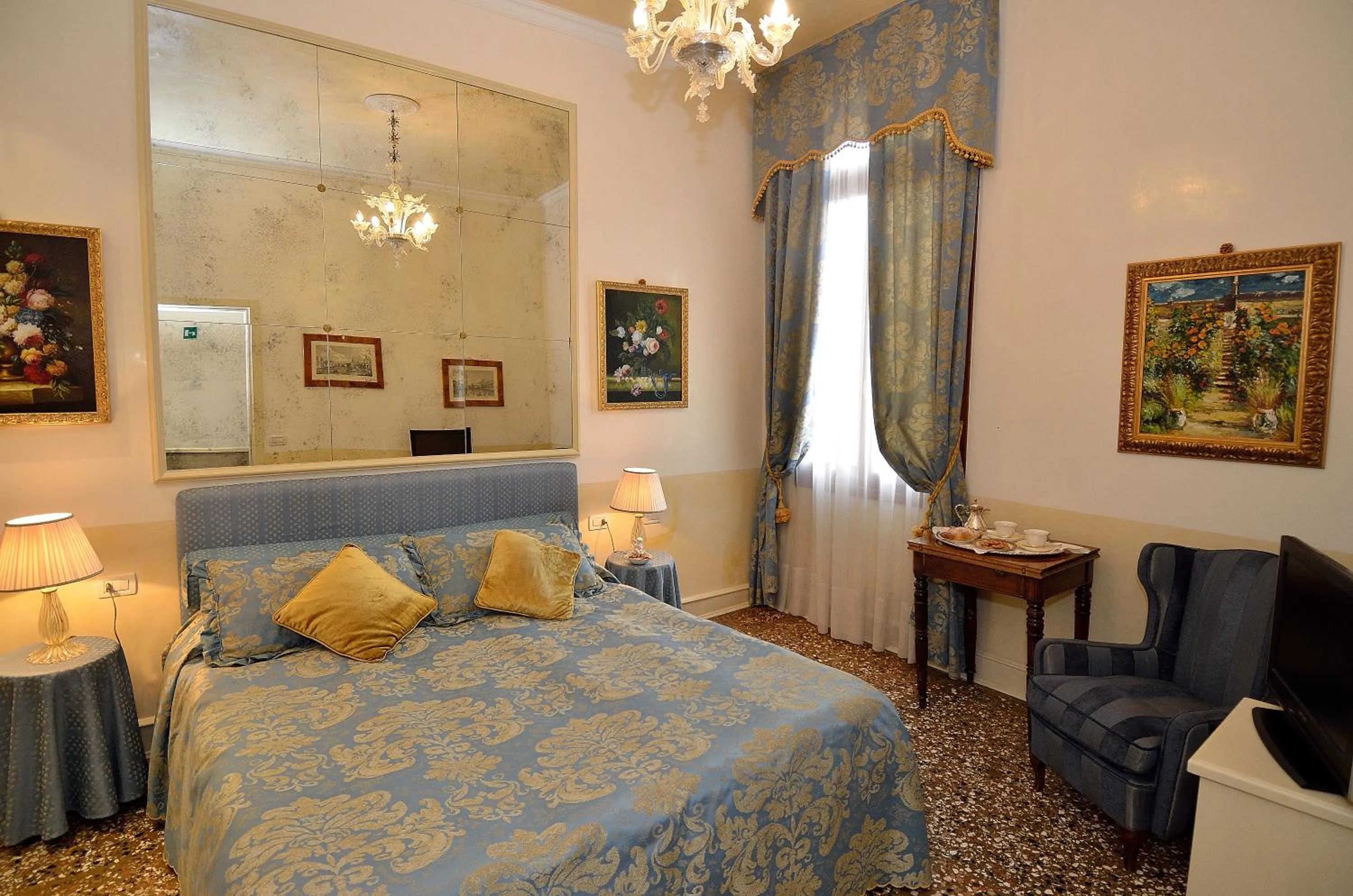 Bedroom, Bed in Palazzo Odoni
