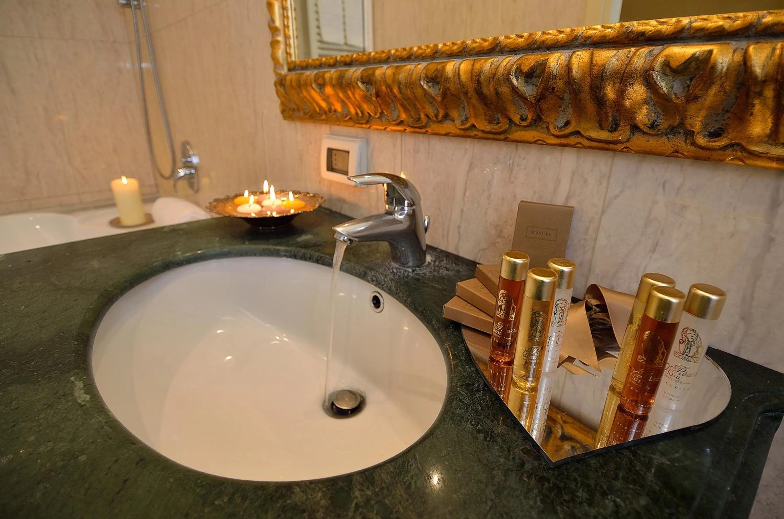 Bathroom in Palazzo Odoni