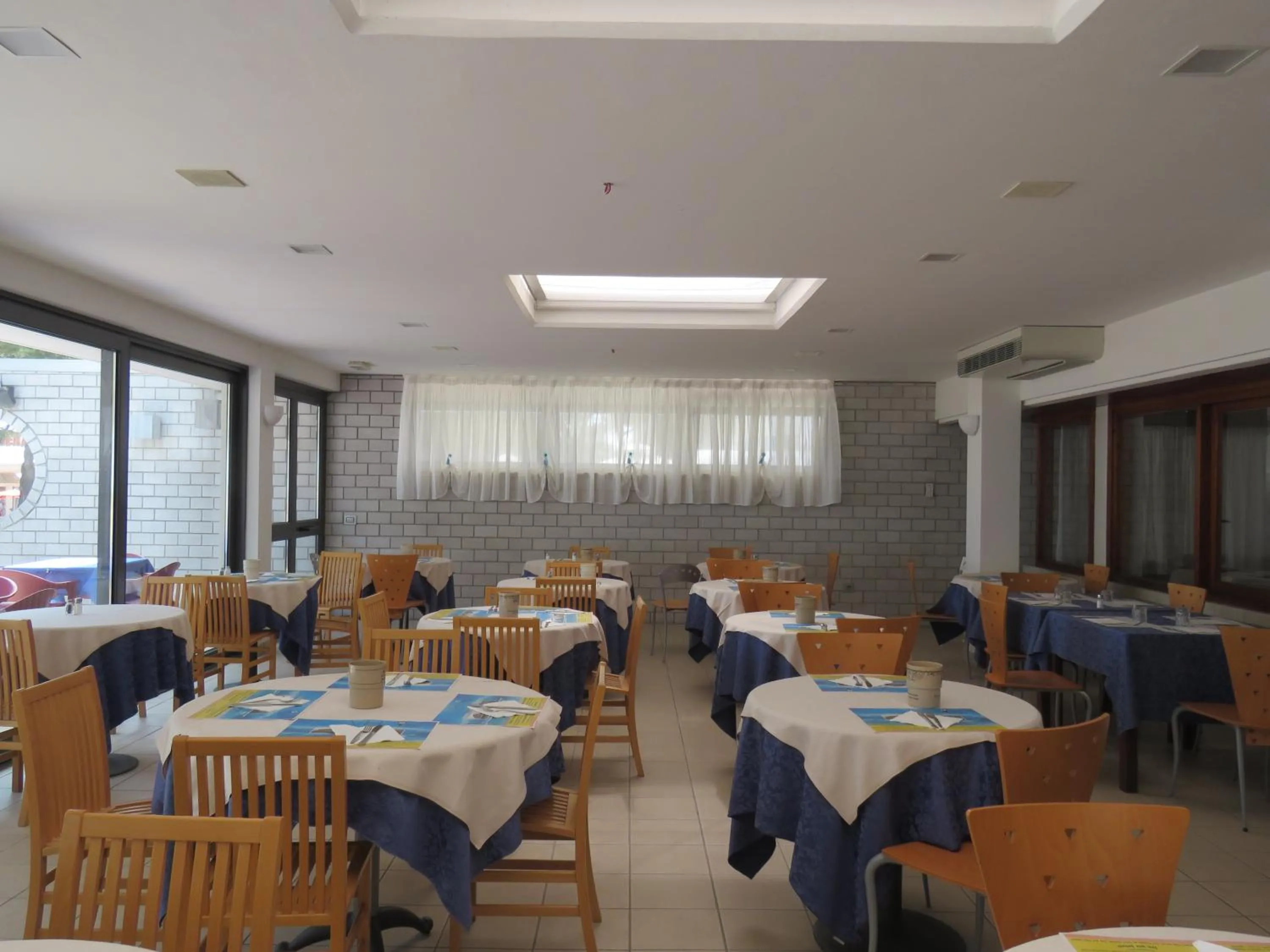 Restaurant/places to eat in Hotel Ambra
