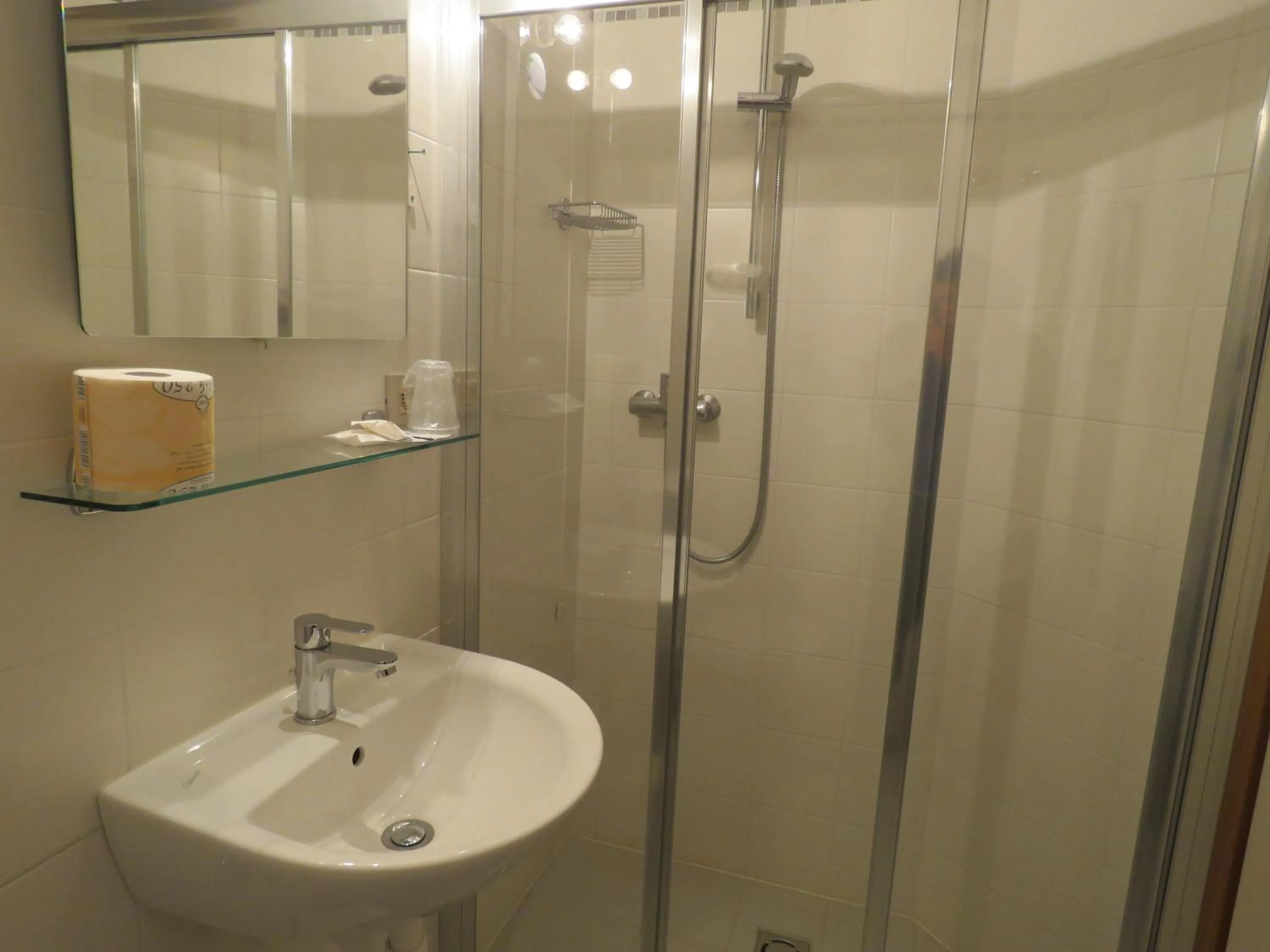 Shower in Hotel Ambra