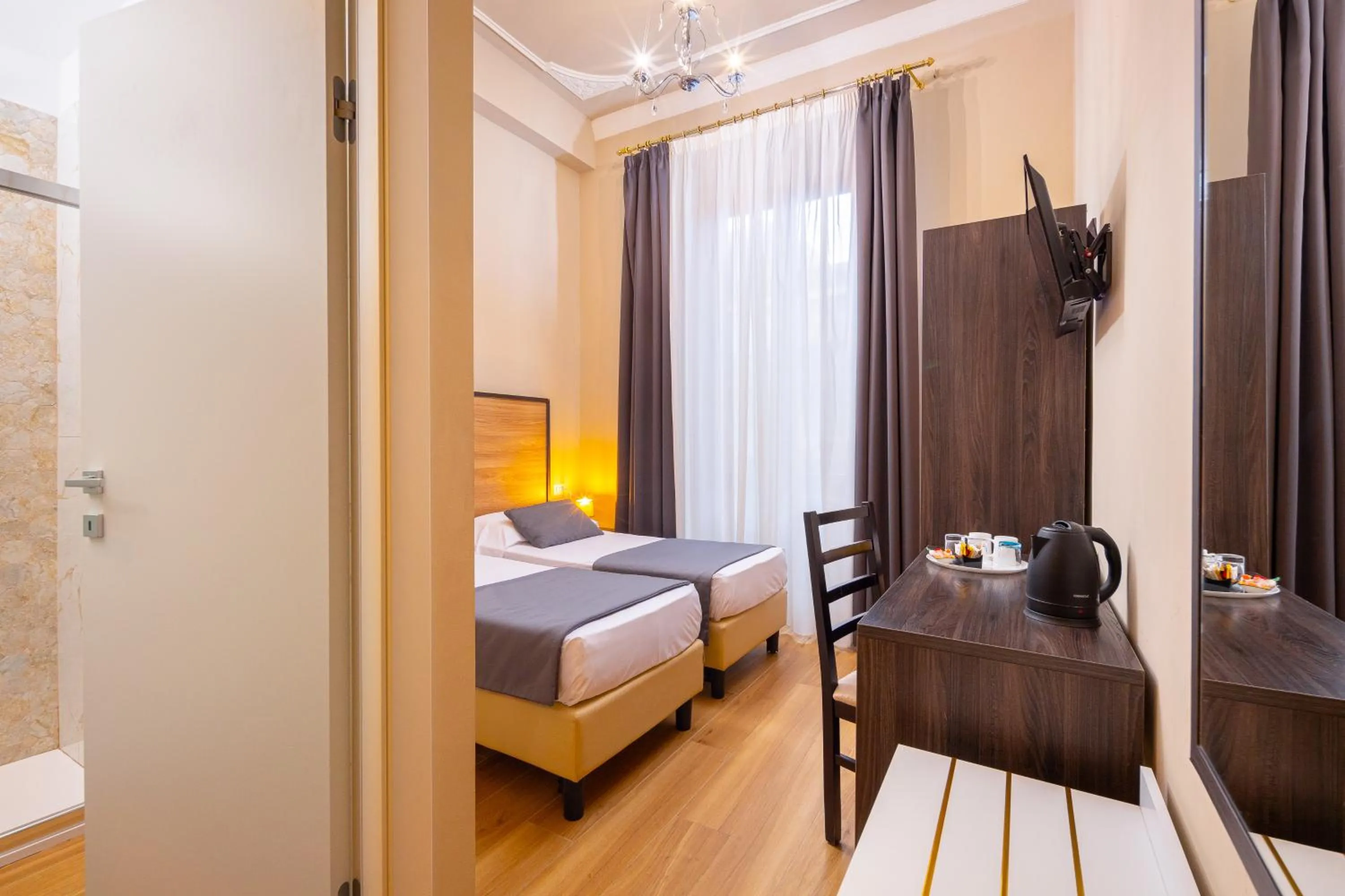 Bedroom, Bed in Astrid Hotel